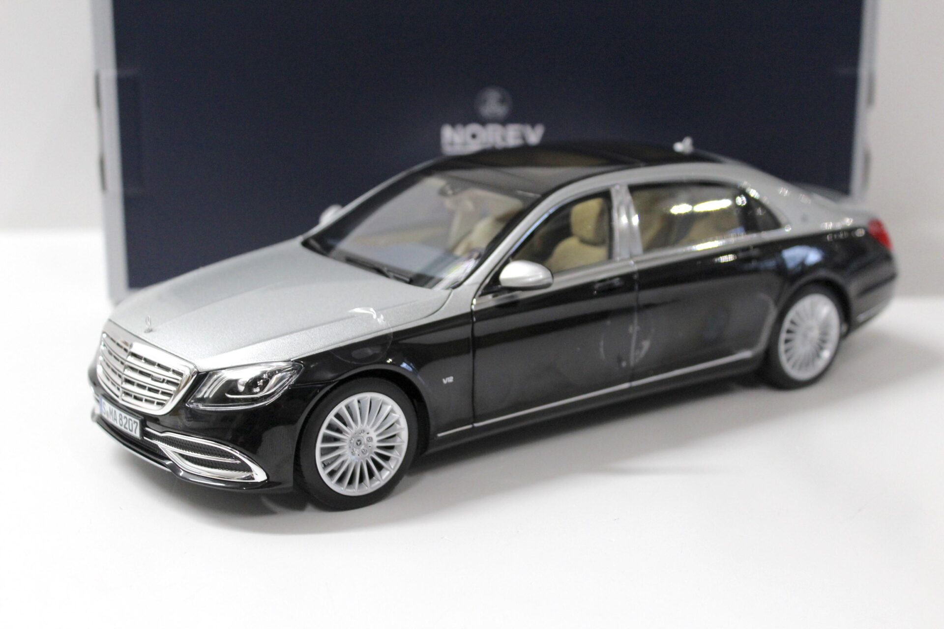ID 52931 orig 2.jpg 1:18 Norev Mercedes Maybach S650 Limousine 2018 black/ silver