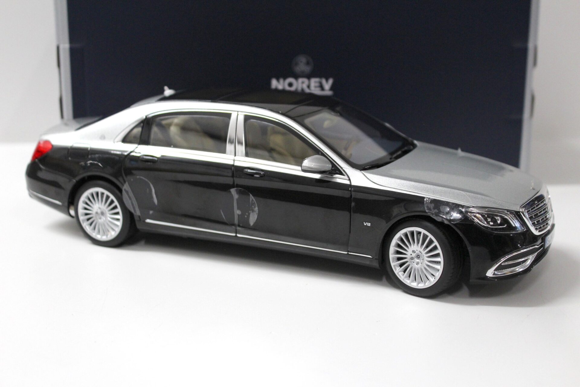 1:18 Norev Mercedes Maybach S650 Limousine 2018 black/ silver