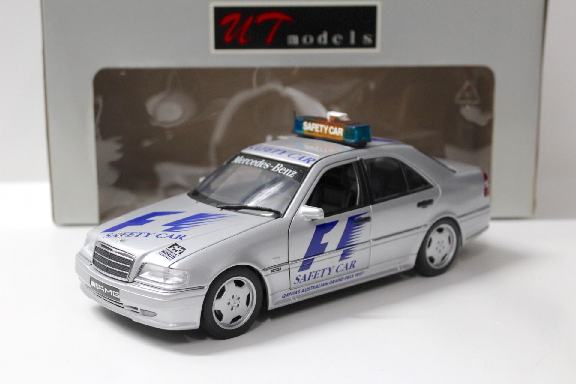 ID 53019 orig.jpg 1:18 UT Models Mercedes C-Klasse C36 AMG Safety Car 1997 F1 silver