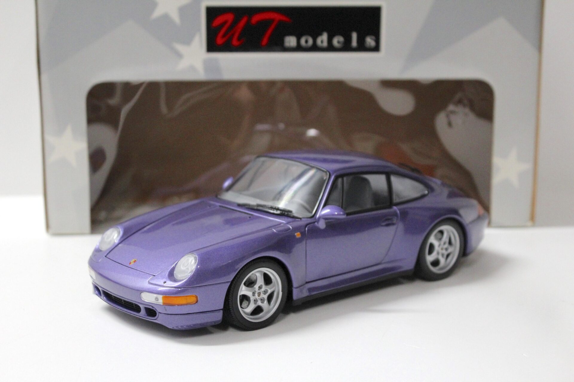 ID 53039 orig.jpg 1:18 UT Models Porsche 911 (993) Carrera S Coupe purple blue metallic