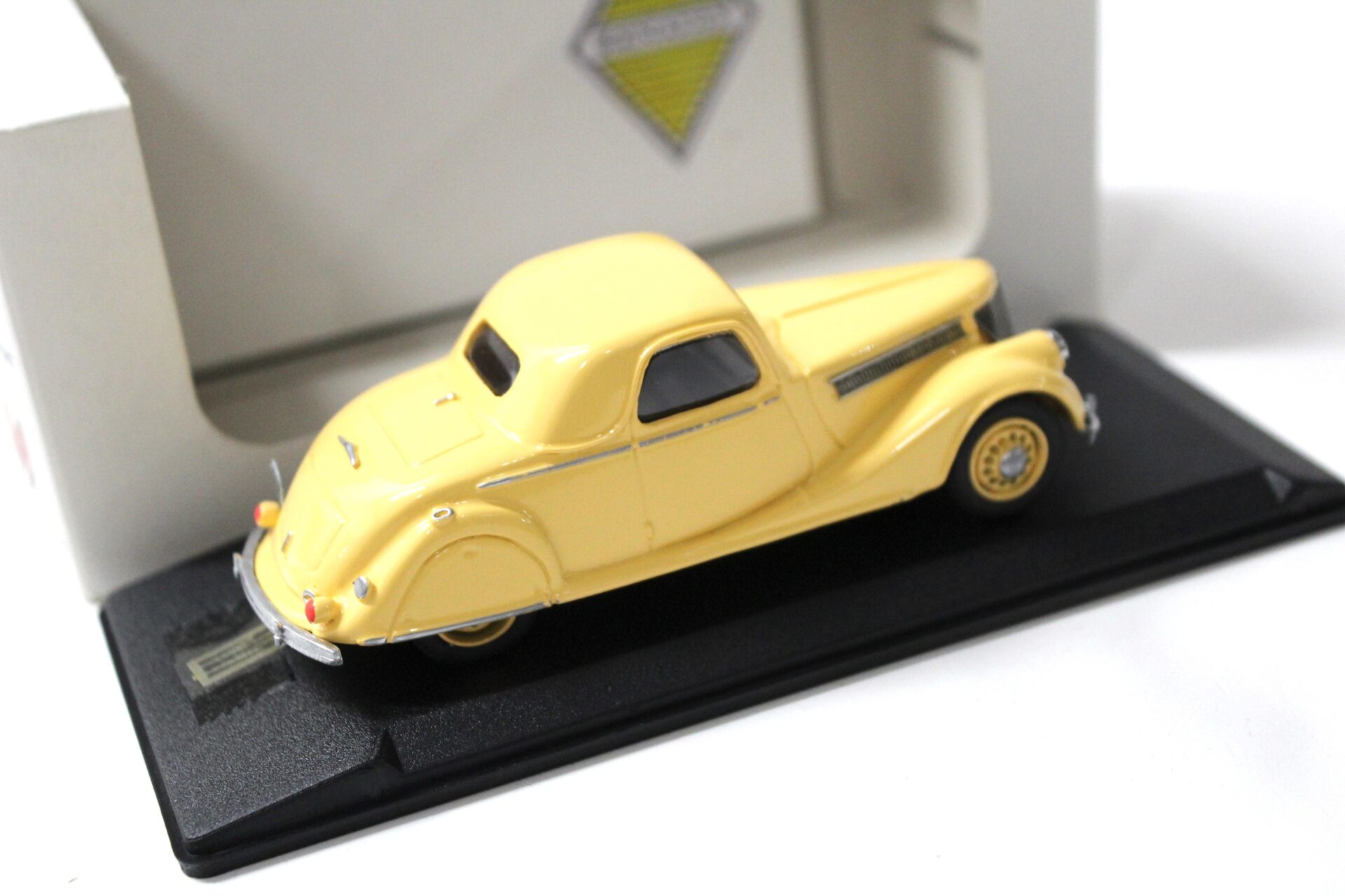 1:43 Miniroute Renault Viva GD Sport Coupe 1938 yellow