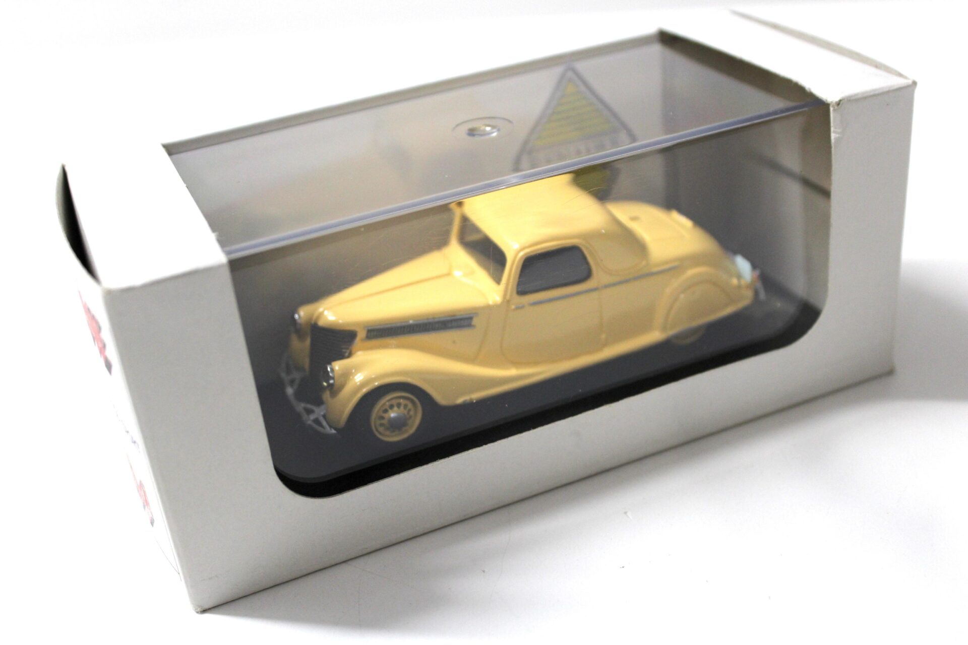 1:43 Miniroute Renault Viva GD Sport Coupe 1938 yellow
