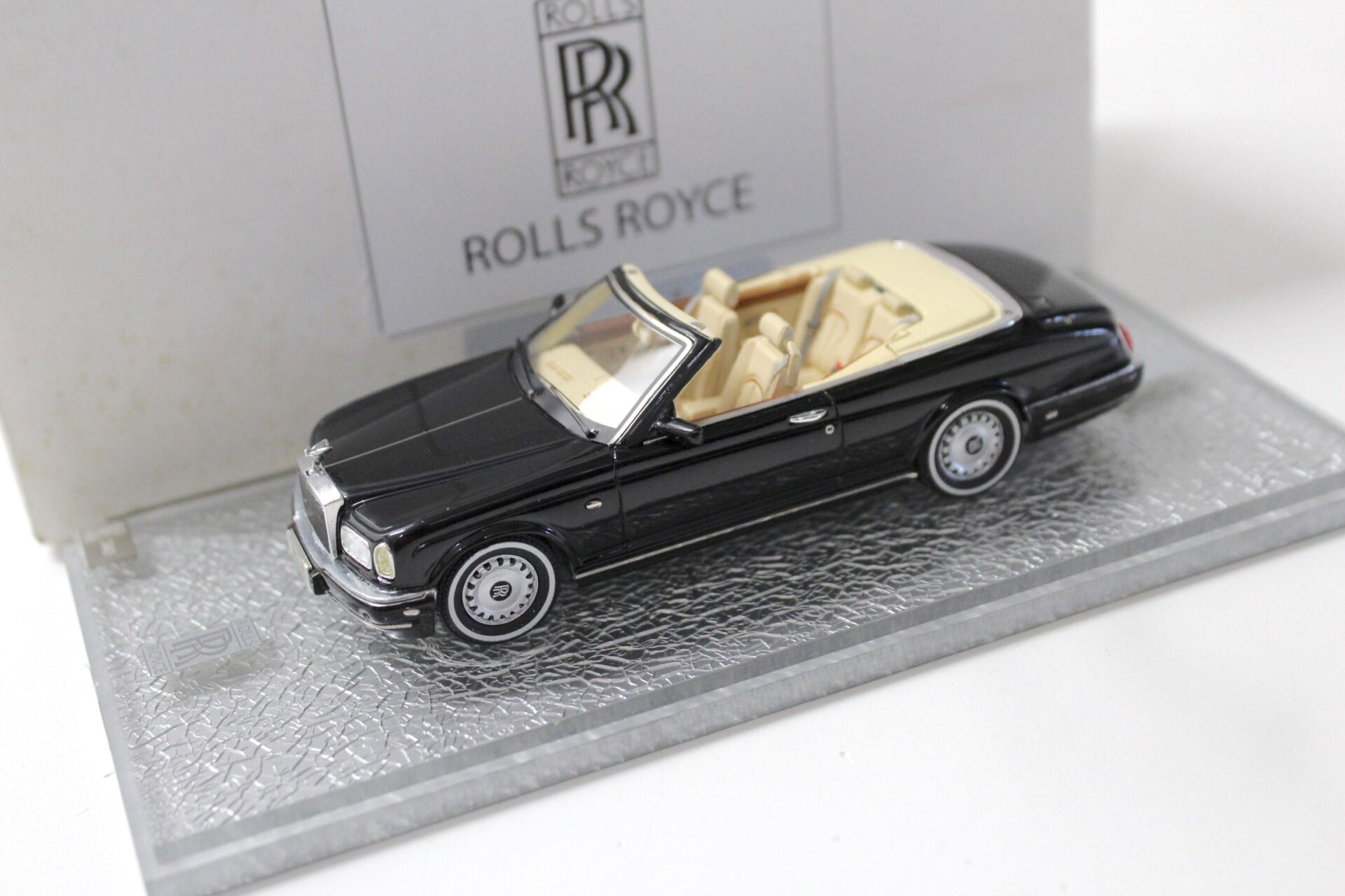 1:43 PT Model 2000 Rolls Royce Corniche Convertible black