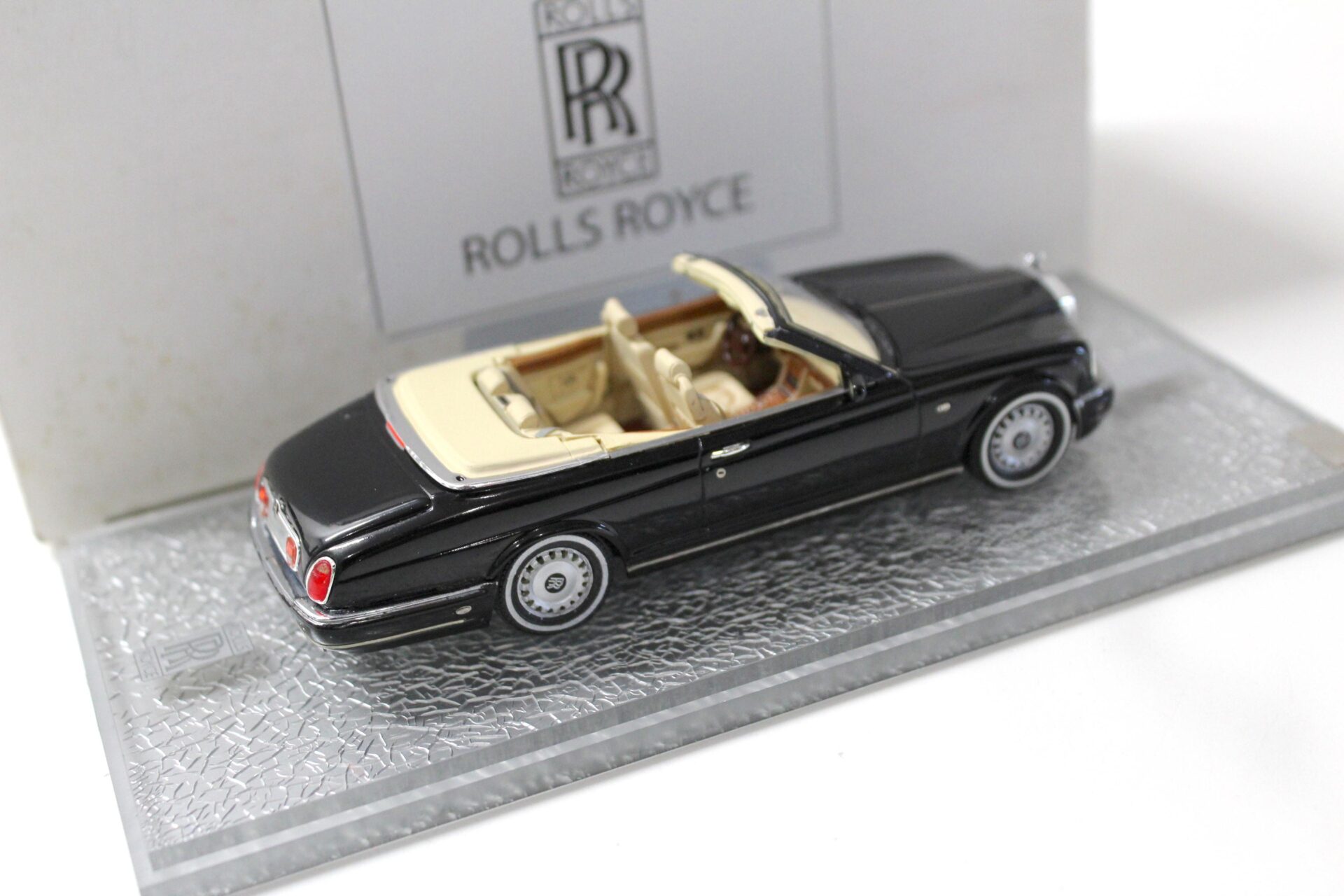 1:43 PT Model 2000 Rolls Royce Corniche Convertible black