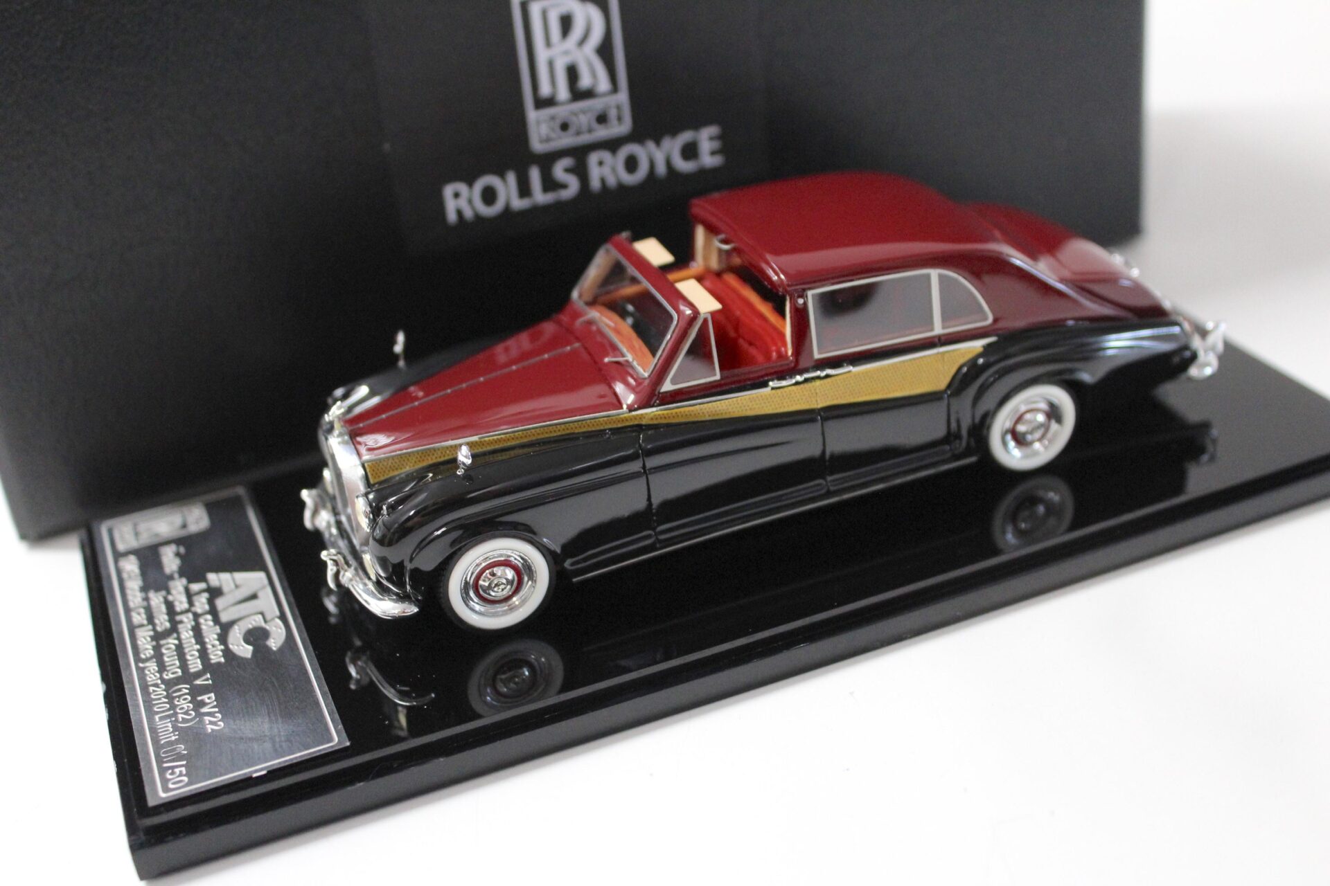 1:43 ATC Model 1962 Rolls Royce Phantom V PV22 James Young red/ black