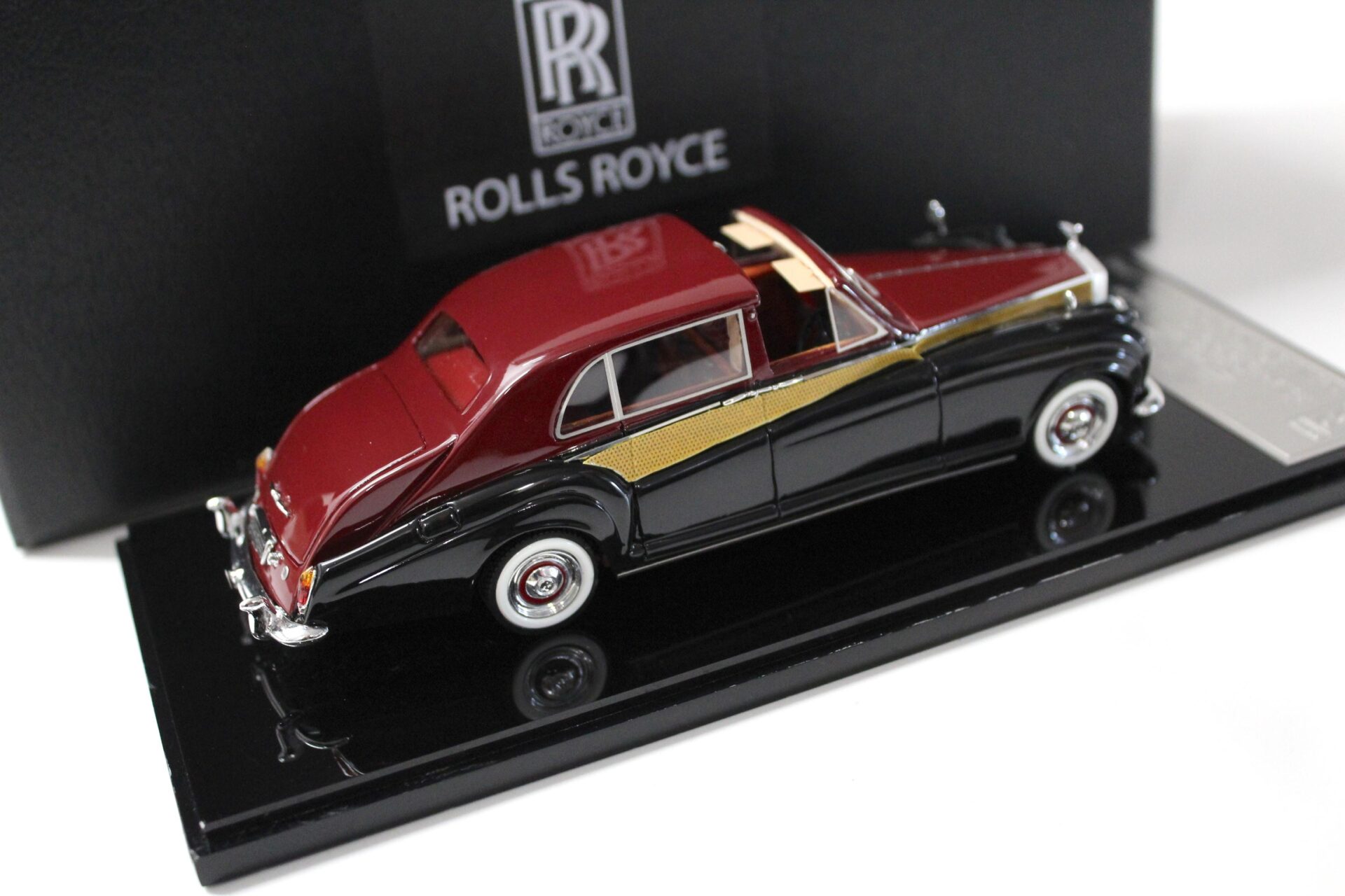 1:43 ATC Model 1962 Rolls Royce Phantom V PV22 James Young red/ black