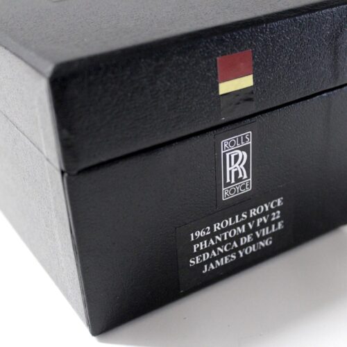 1:43 ATC Model 1962 Rolls Royce Phantom V PV22 James Young red/ black