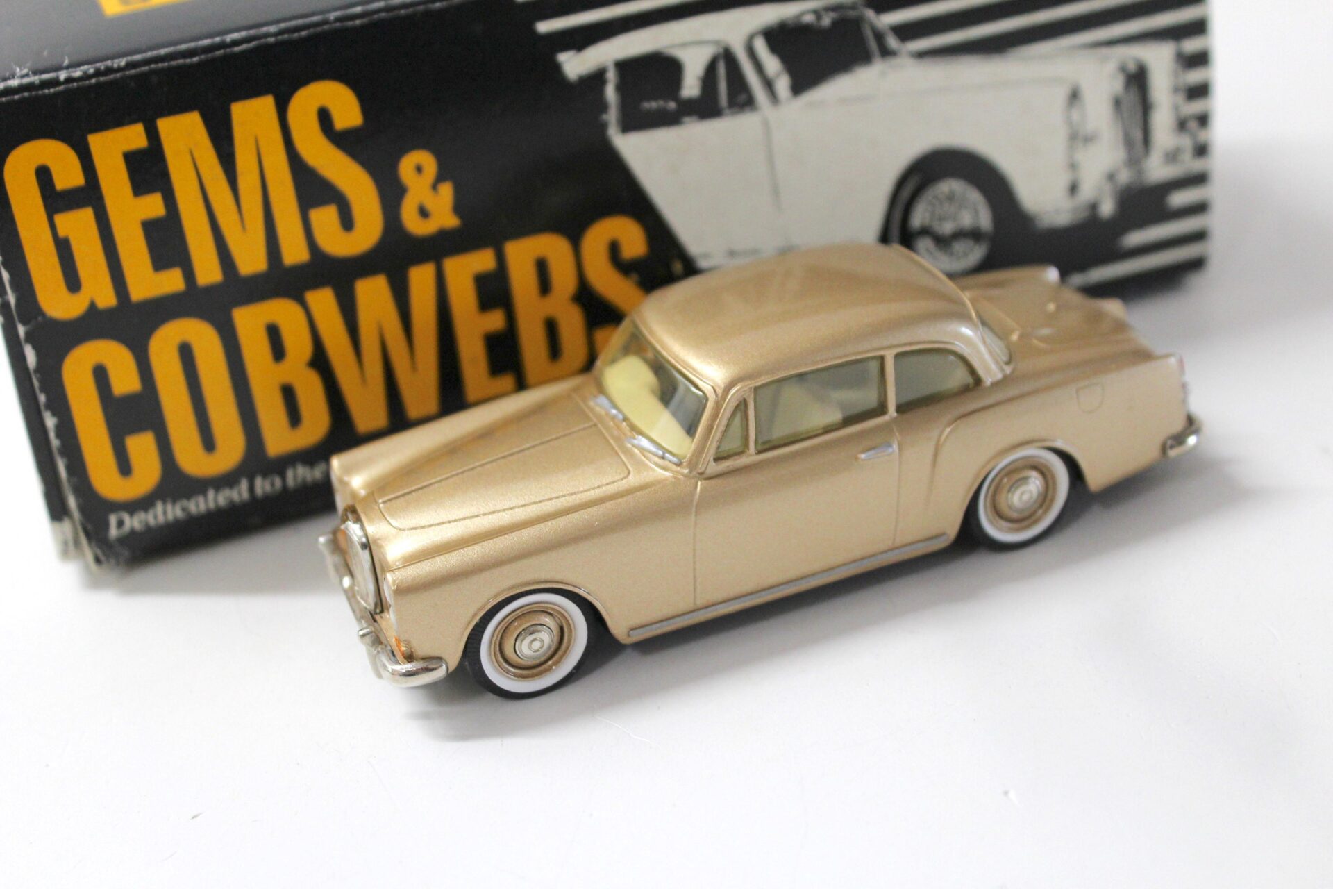 ID 53204 orig.jpg 1:43 GEMS & COBWEBS Alvis TF21 Saloon 1966 gold metallic