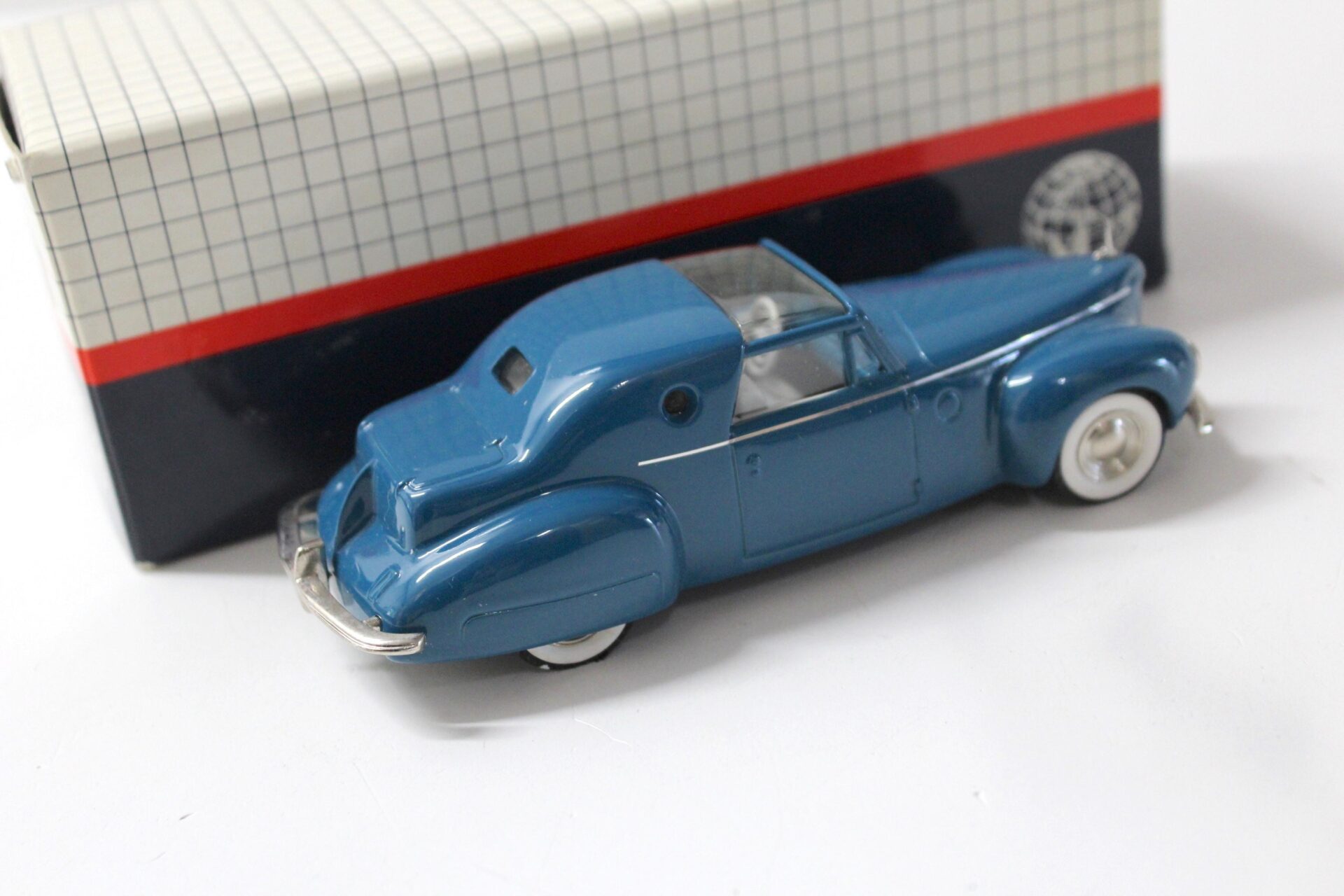 1:43 AMR Century Lincoln Continental 1946 Raymond Loewy blue
