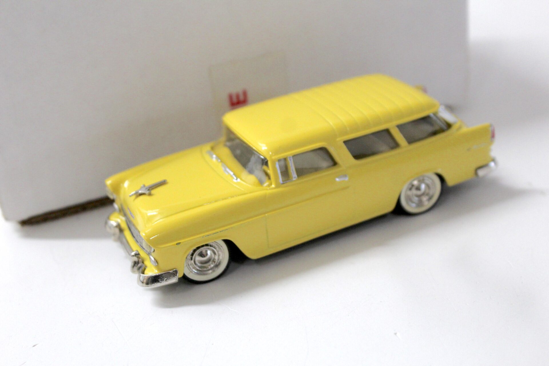 1:43 Motor City USA 1955 Chevrolet Nomad Wagon yellow