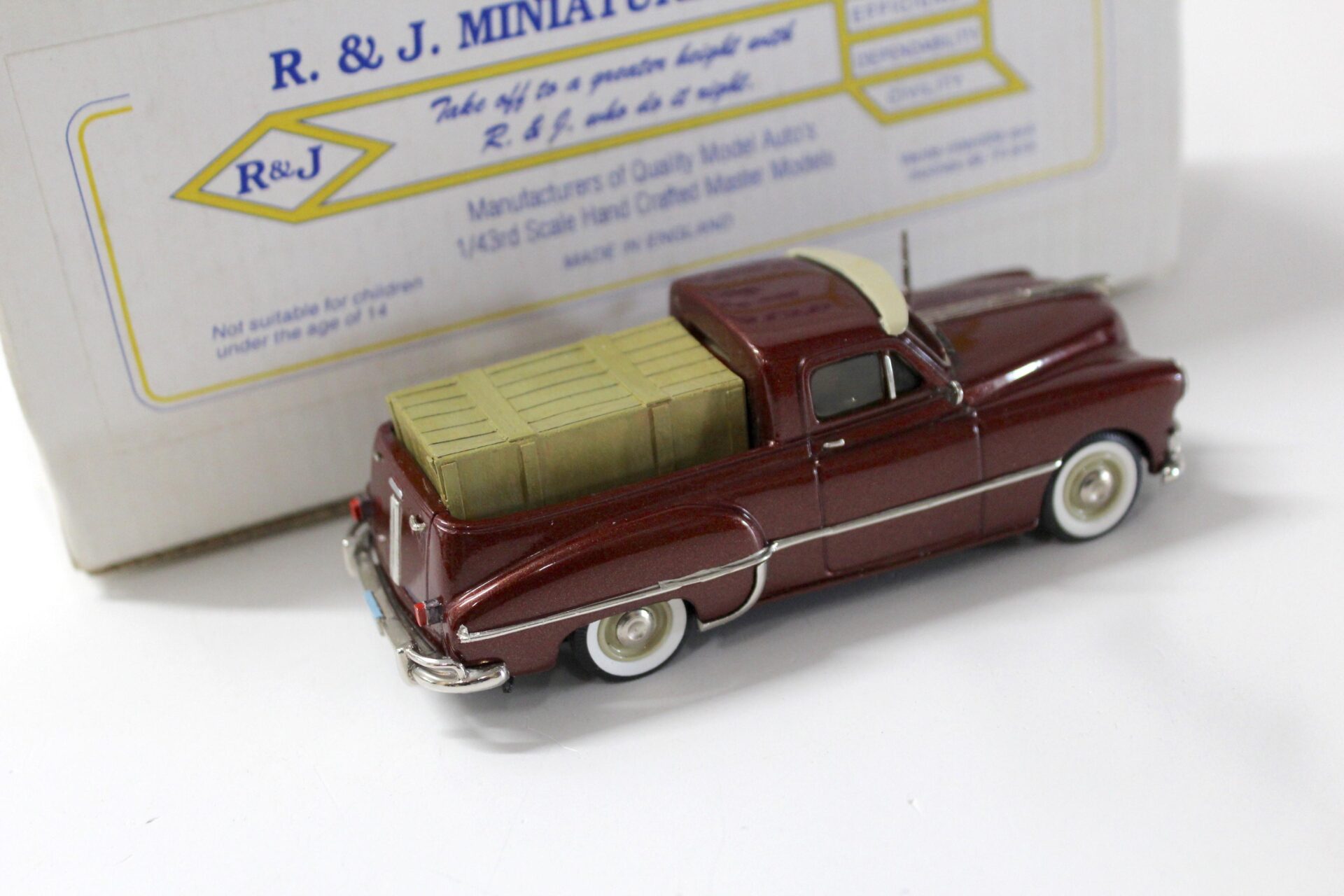 1:43 R&J Miniatures 1949 Pontiac PICK UP Truck dark red with driver and charge
