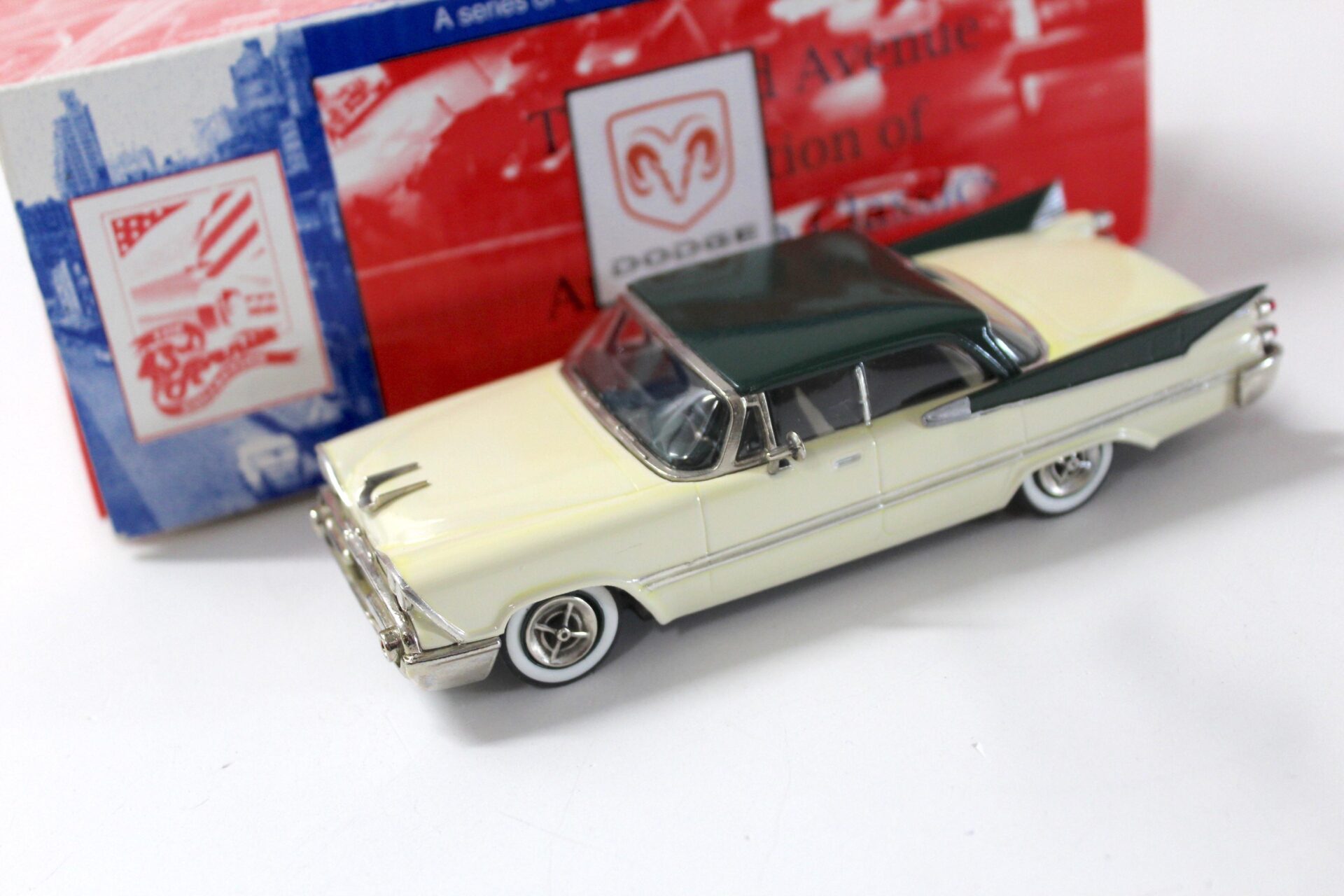1:43 43rd Avenue 1959 Dodge Royal Hardtop beige/ green