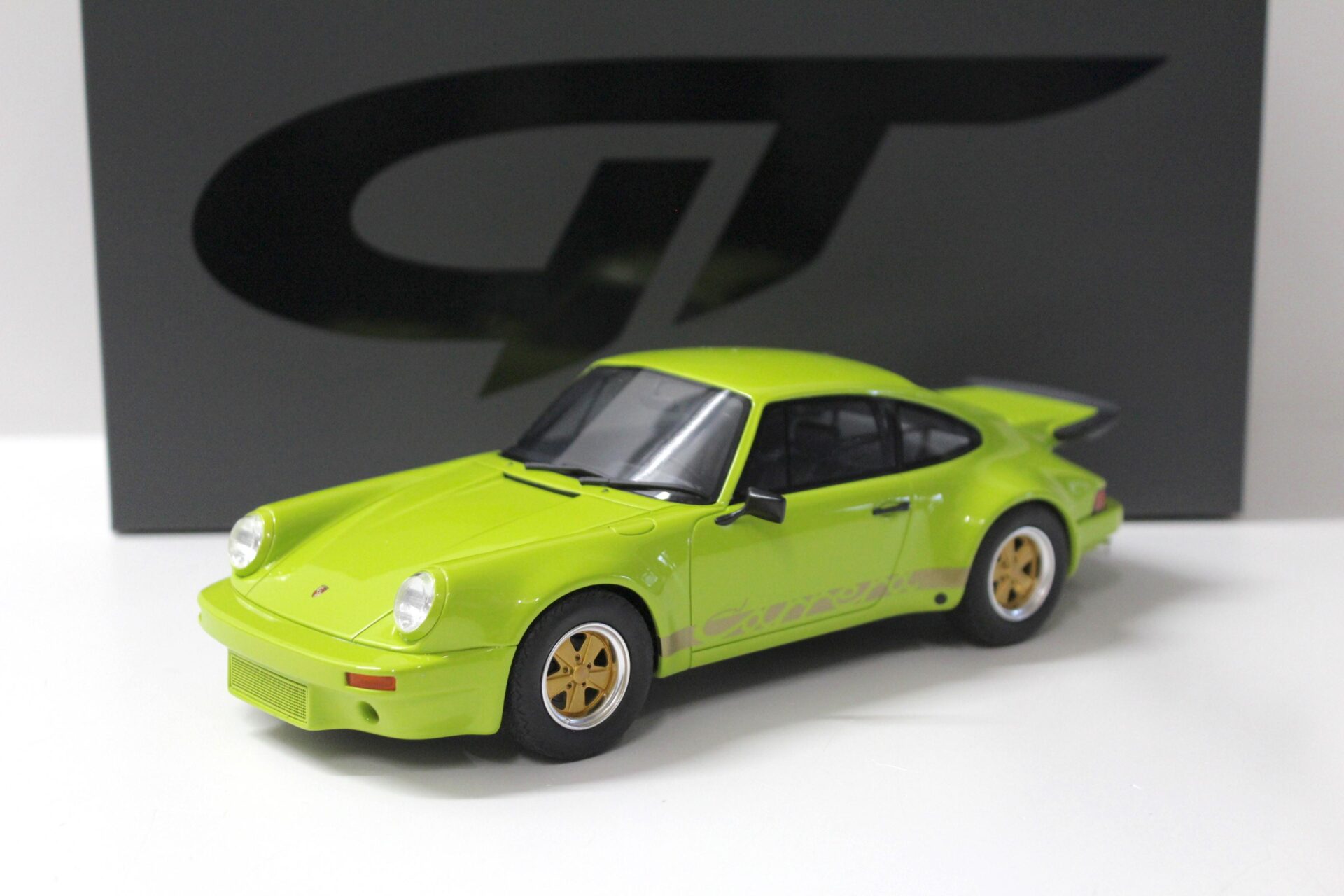 ID 53355 orig 1.jpg 1:18 GT Spirit GT822 Porsche 911 3.0 RS Coupe light green 1974