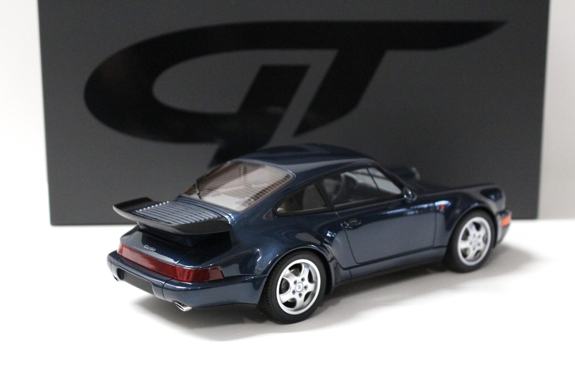 1:18 GT Spirit GT315 Porsche 911 (964) Turbo 3.3 Coupe amazon green 1991