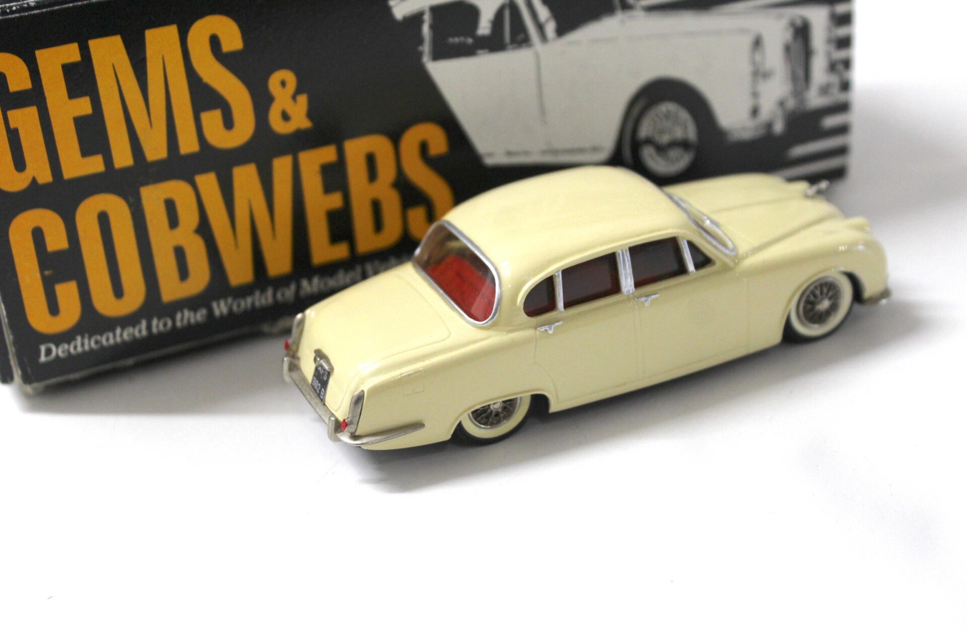 1:43 GEMS & COBWEBS 1963-1970 Jaguar S-Type Saloon Wire wheel beige