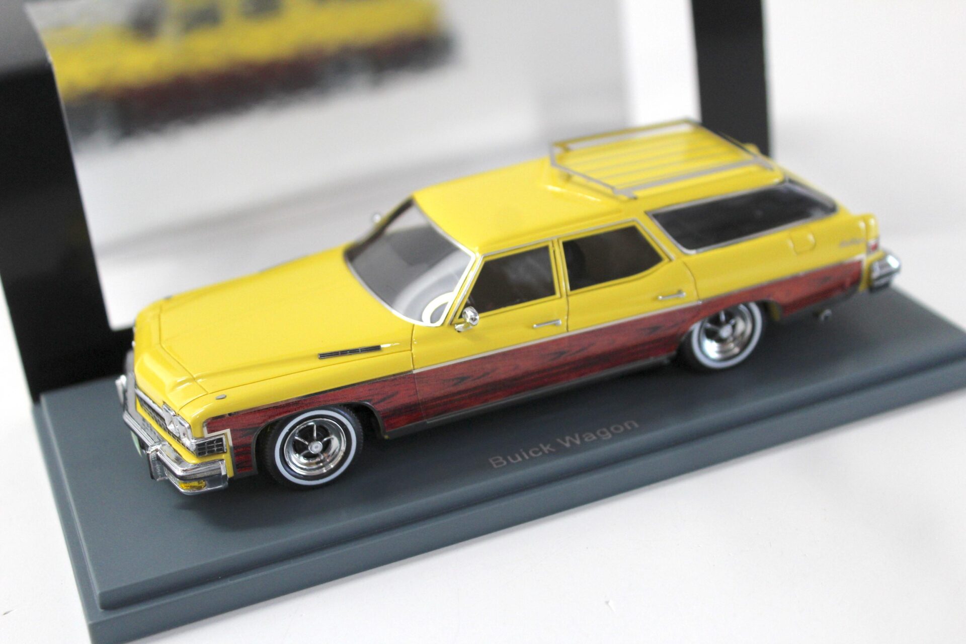 ID 53440 orig 1.jpg 1:43 NEO Buick Le Sabre 4-Door Station Wagon yellow/ wood panels