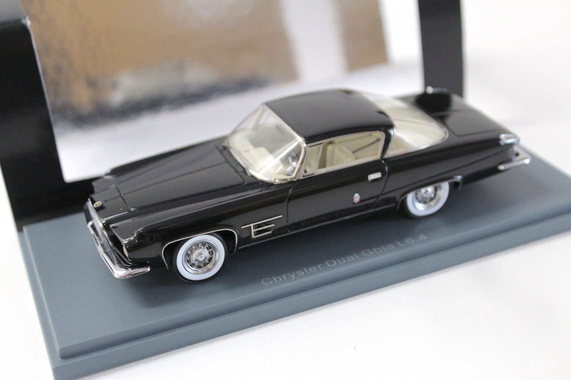 ID 53458 orig 1.jpg 1:43 NEO Chrysler Dual Ghia L6.4 Coupe black