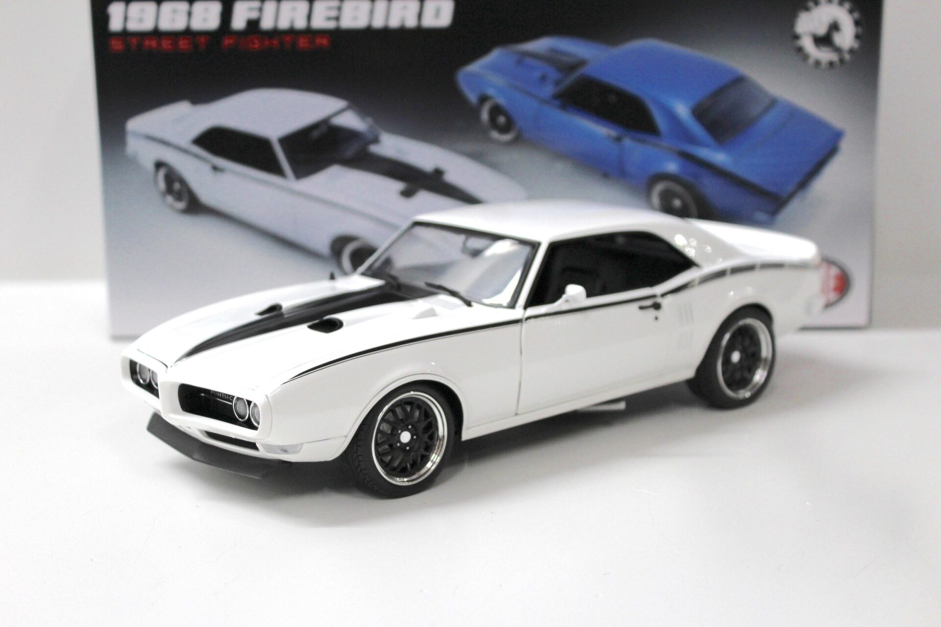 1:18 ACME 1968 Pontiac Firebird Street Fighter Cameo ivory white