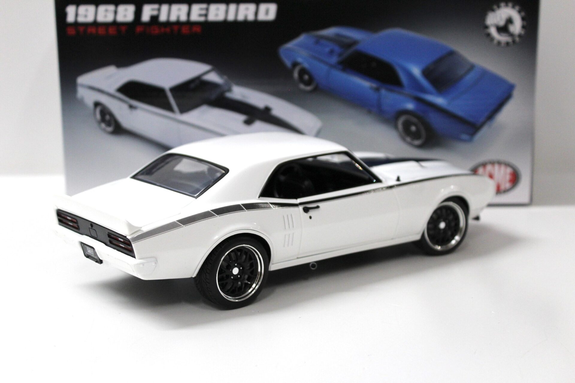 1:18 ACME 1968 Pontiac Firebird Street Fighter Cameo ivory white