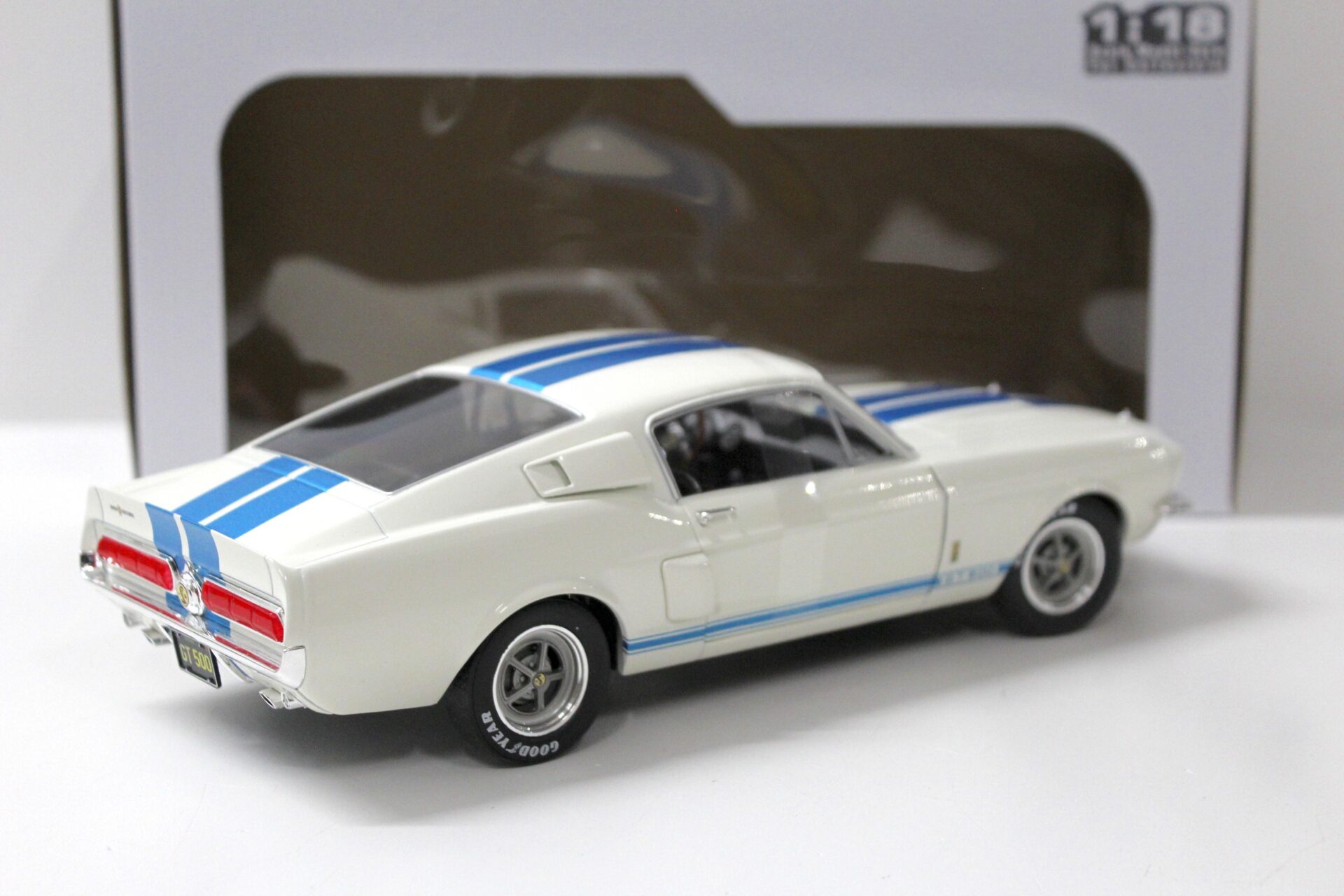 1:18 Solido 1967 Ford Mustang Shelby GT500 Coupe white/ blue stripes