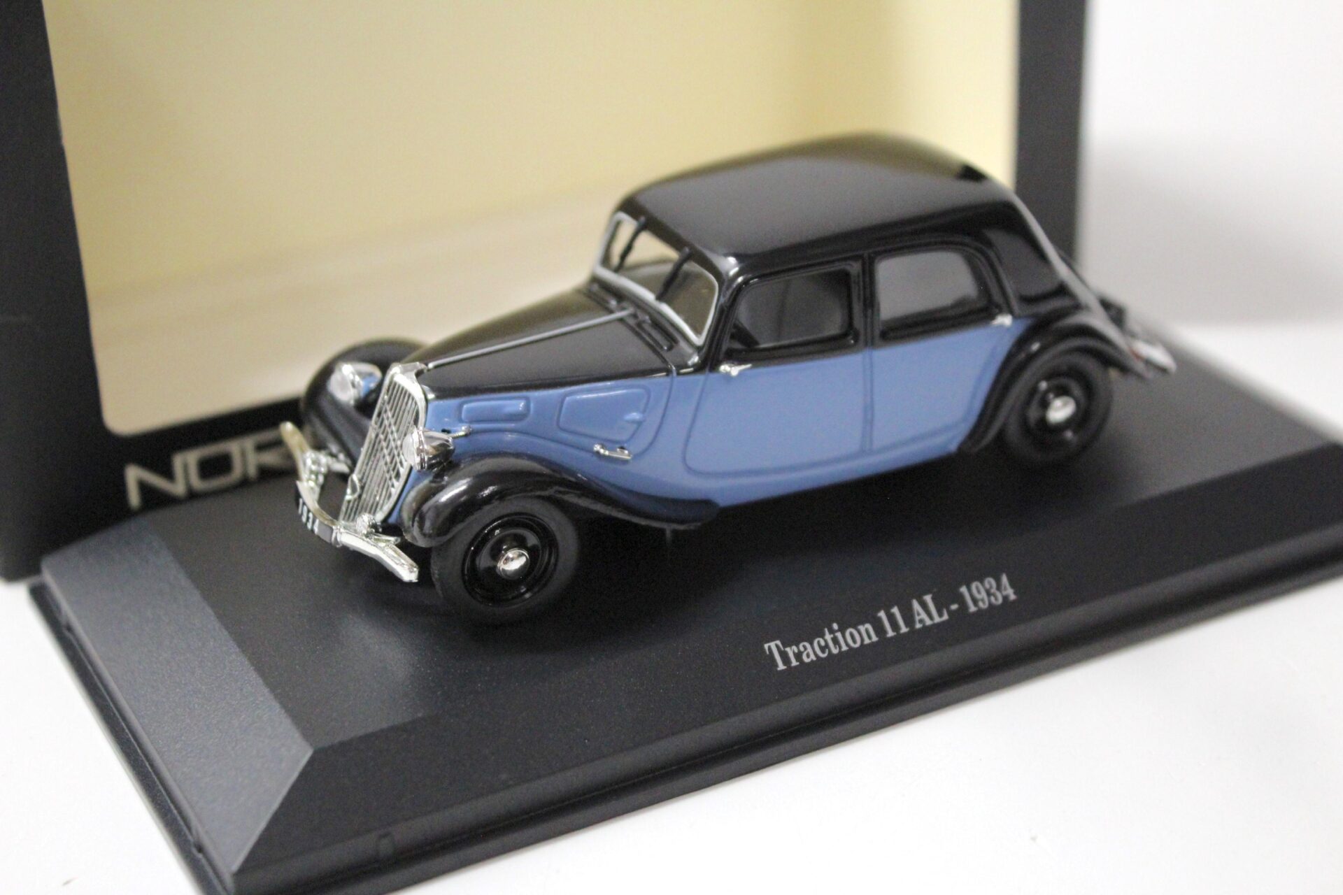 1:43 Norev Citroen Traction 11 AL - 1934 blue/ dark blue