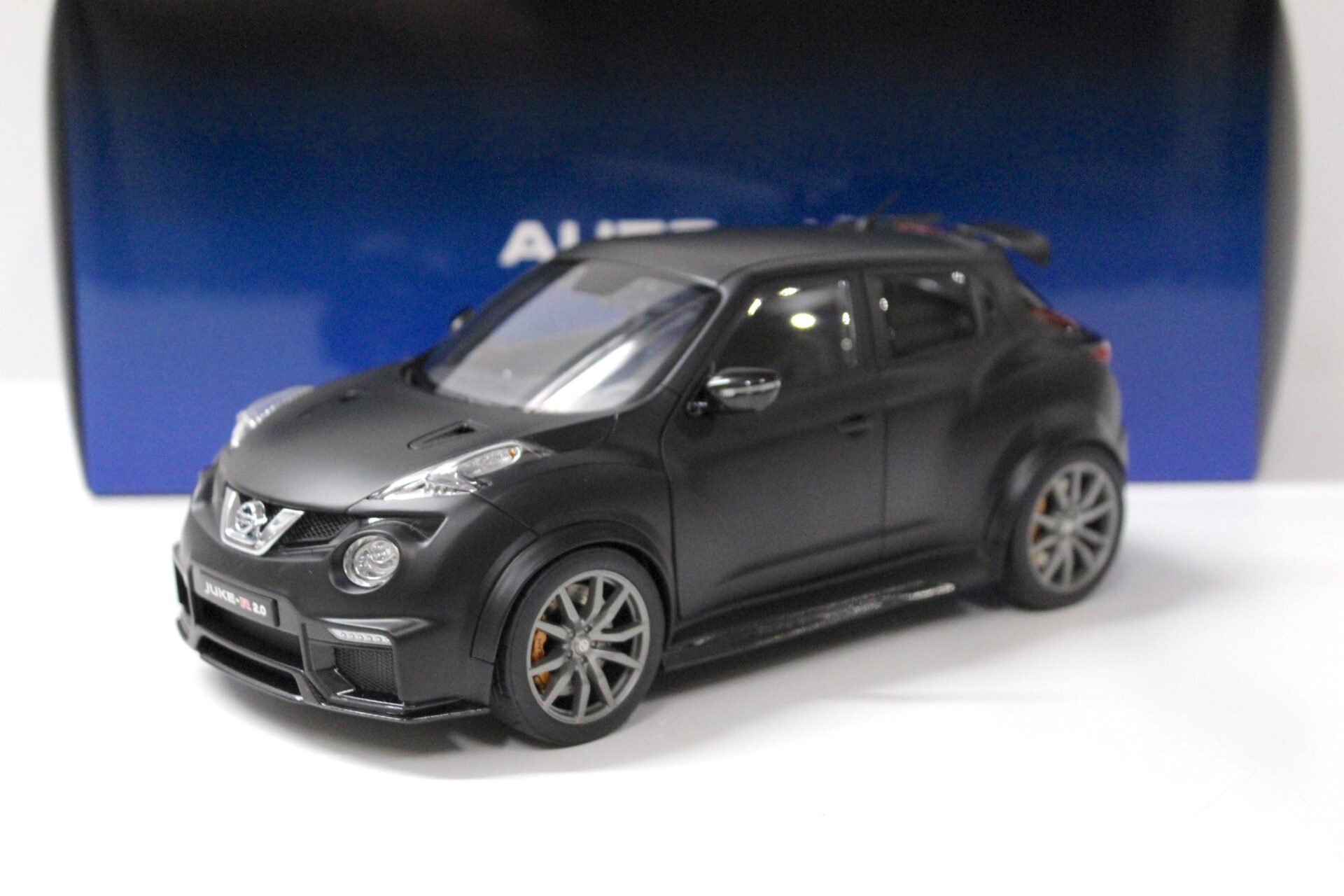 ID 53720 orig 1.jpg 1:18 AUTOart Nissan Juke R 2.0 matt black 2016
