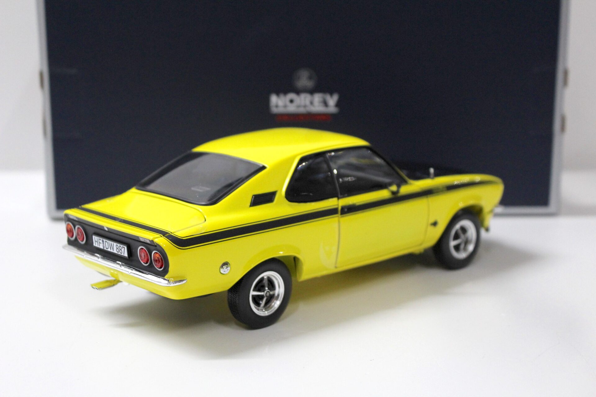 1:18 Norev Opel Manta GT/E Coupe yellow/ black 1975