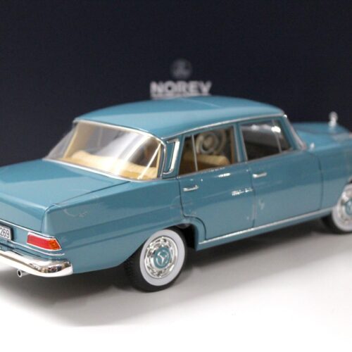 1:18 Norev Mercedes 200 W110 Limousine 1966 green