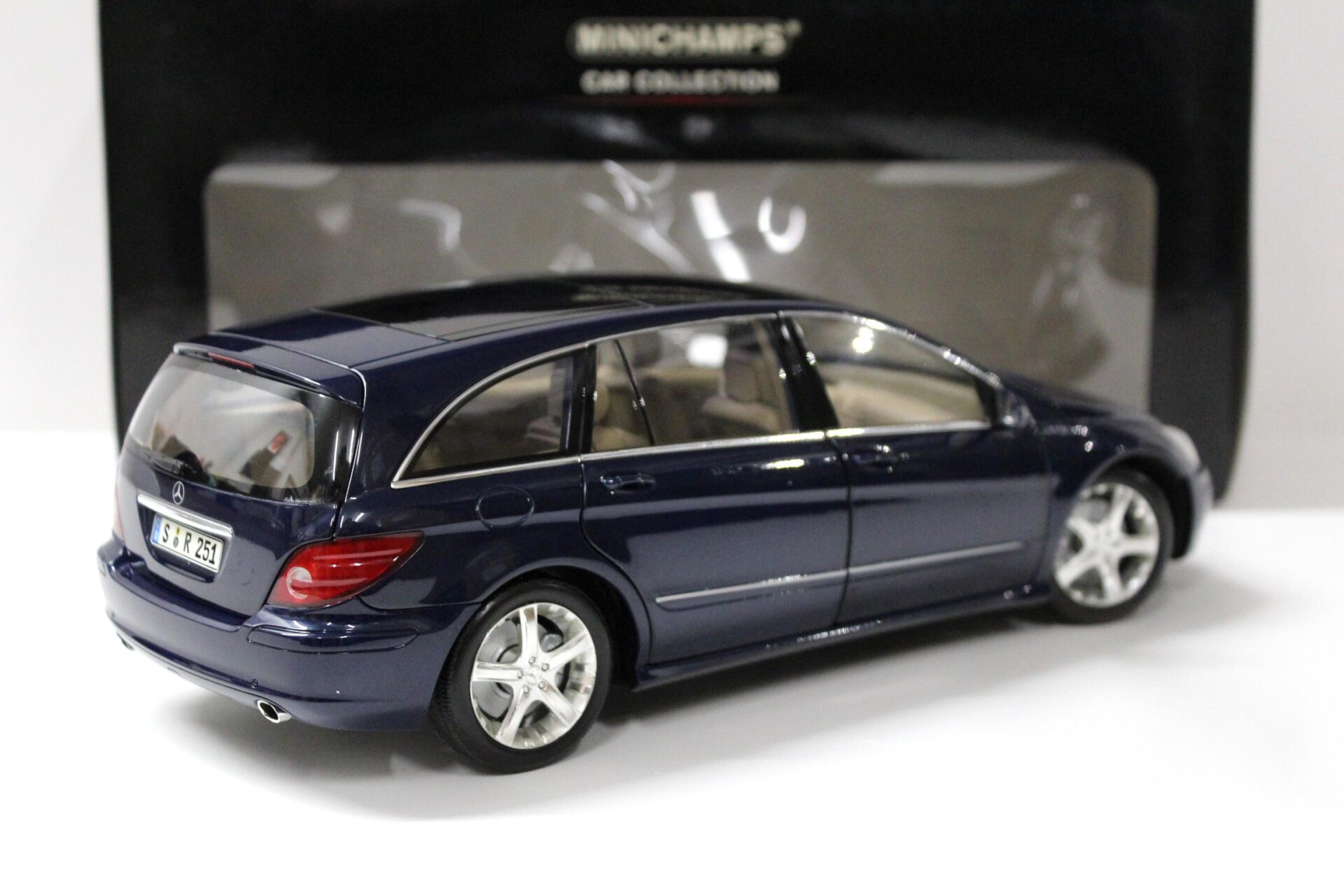1:18 Minichamps Mercedes R-Klasse 2005 dark blue metallic
