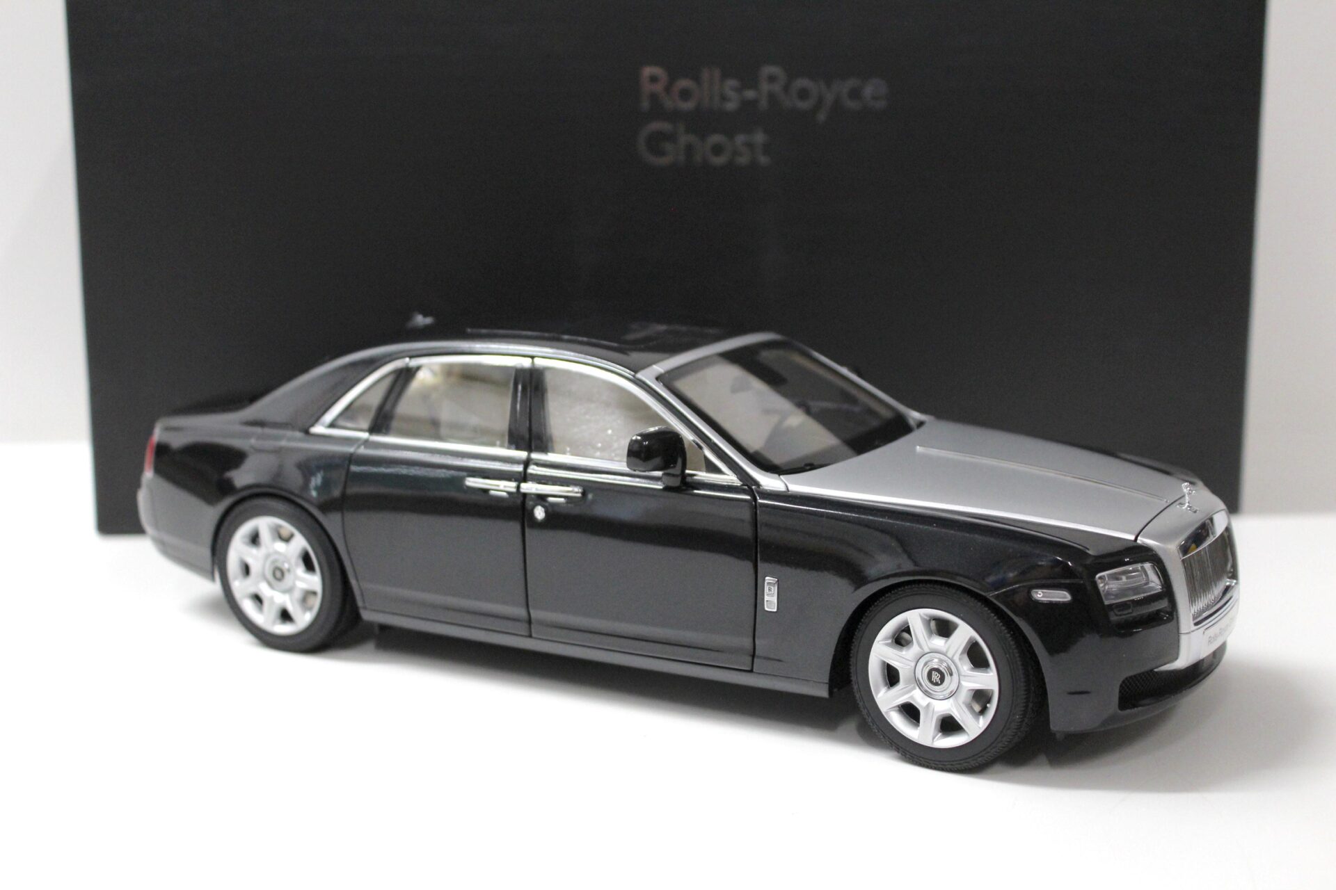 1:18 Kyosho Rolls Royce Ghost Diamond black/ silver