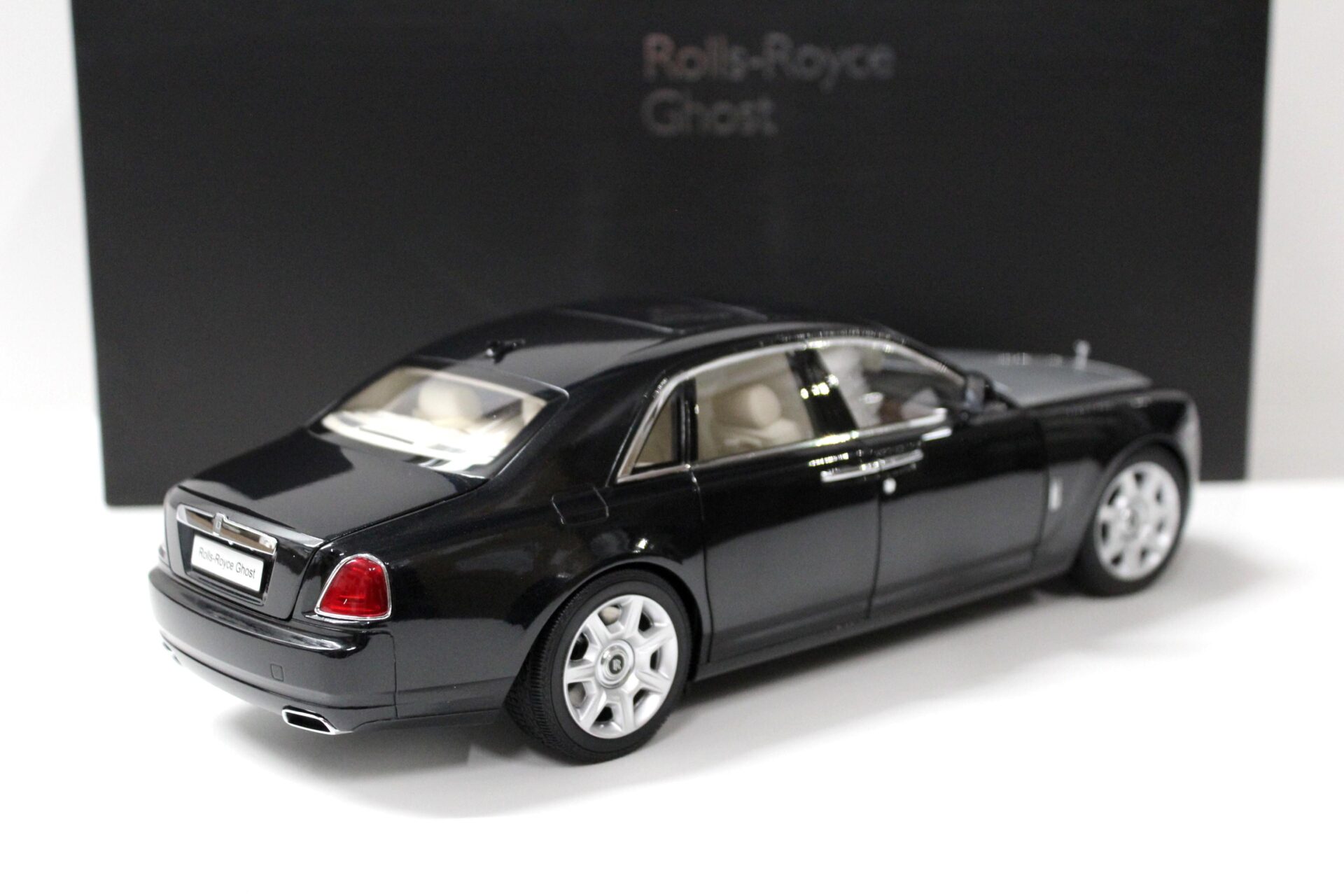 1:18 Kyosho Rolls Royce Ghost Diamond black/ silver
