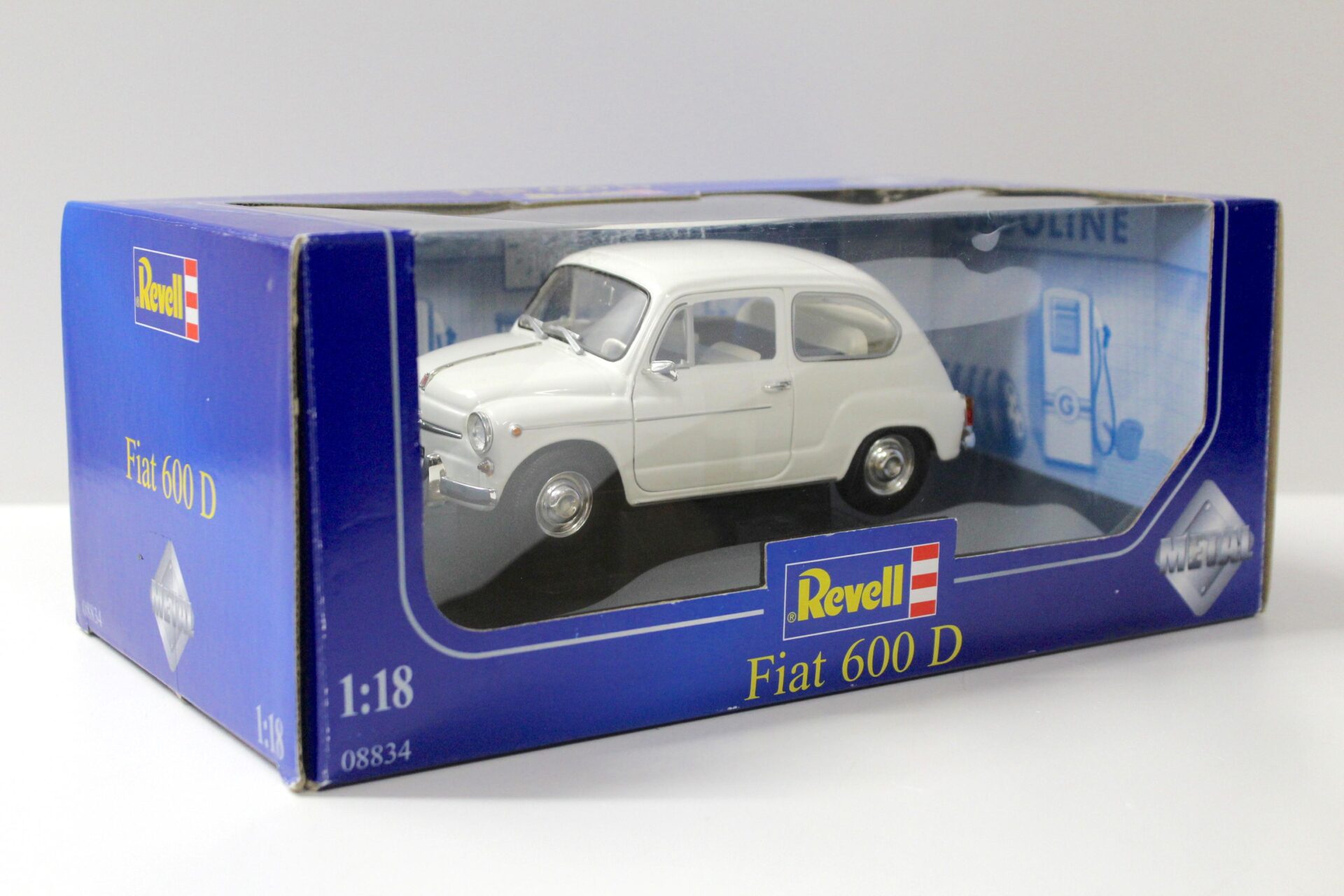 1:18 Revell Fiat 600 D white