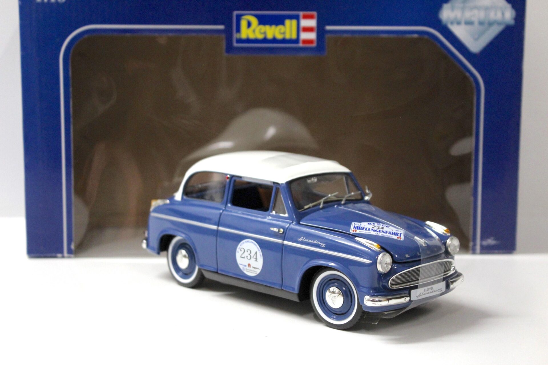 1:18 Revell Lloyd Alexander TS Racing blue #234