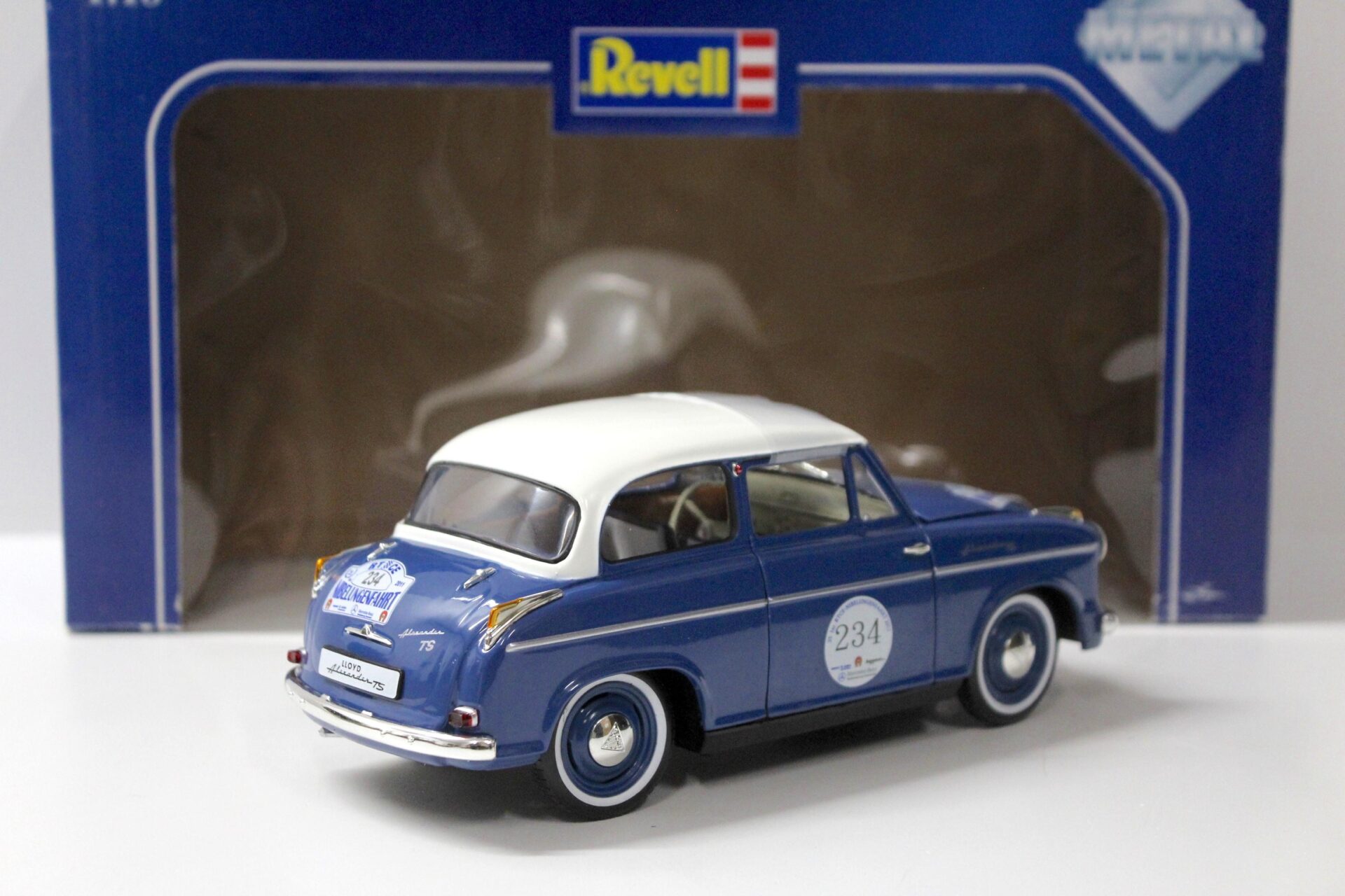 1:18 Revell Lloyd Alexander TS Racing blue #234