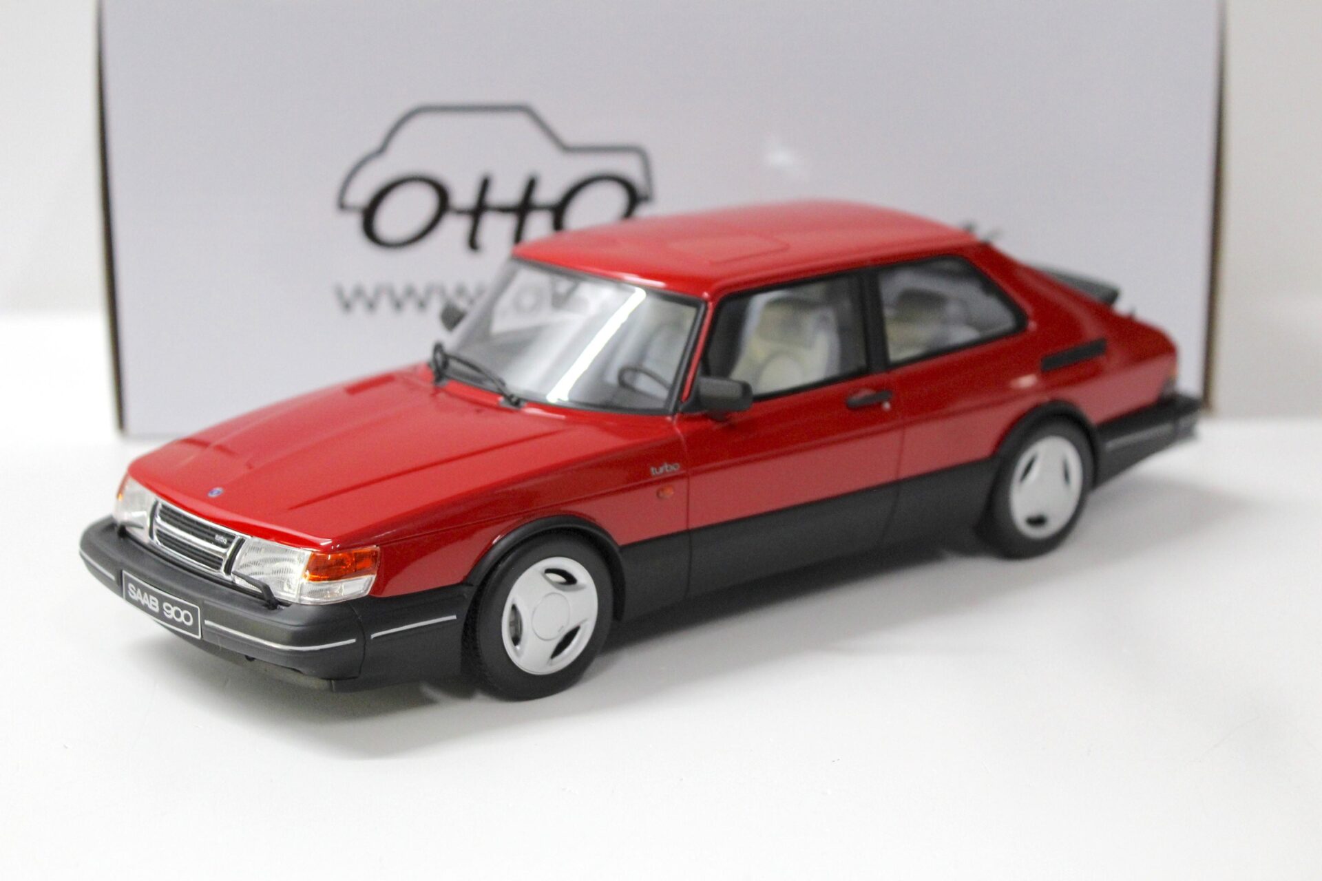 ID 53907 orig.jpg 1:18 OTTO mobile OT181 Saab 900 Turbo Aero red