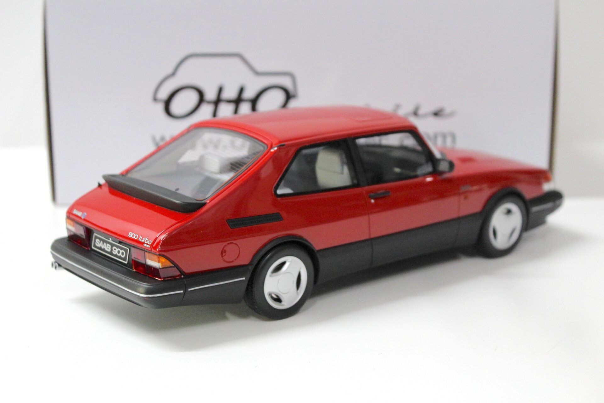 1:18 OTTO mobile OT181 Saab 900 Turbo Aero red