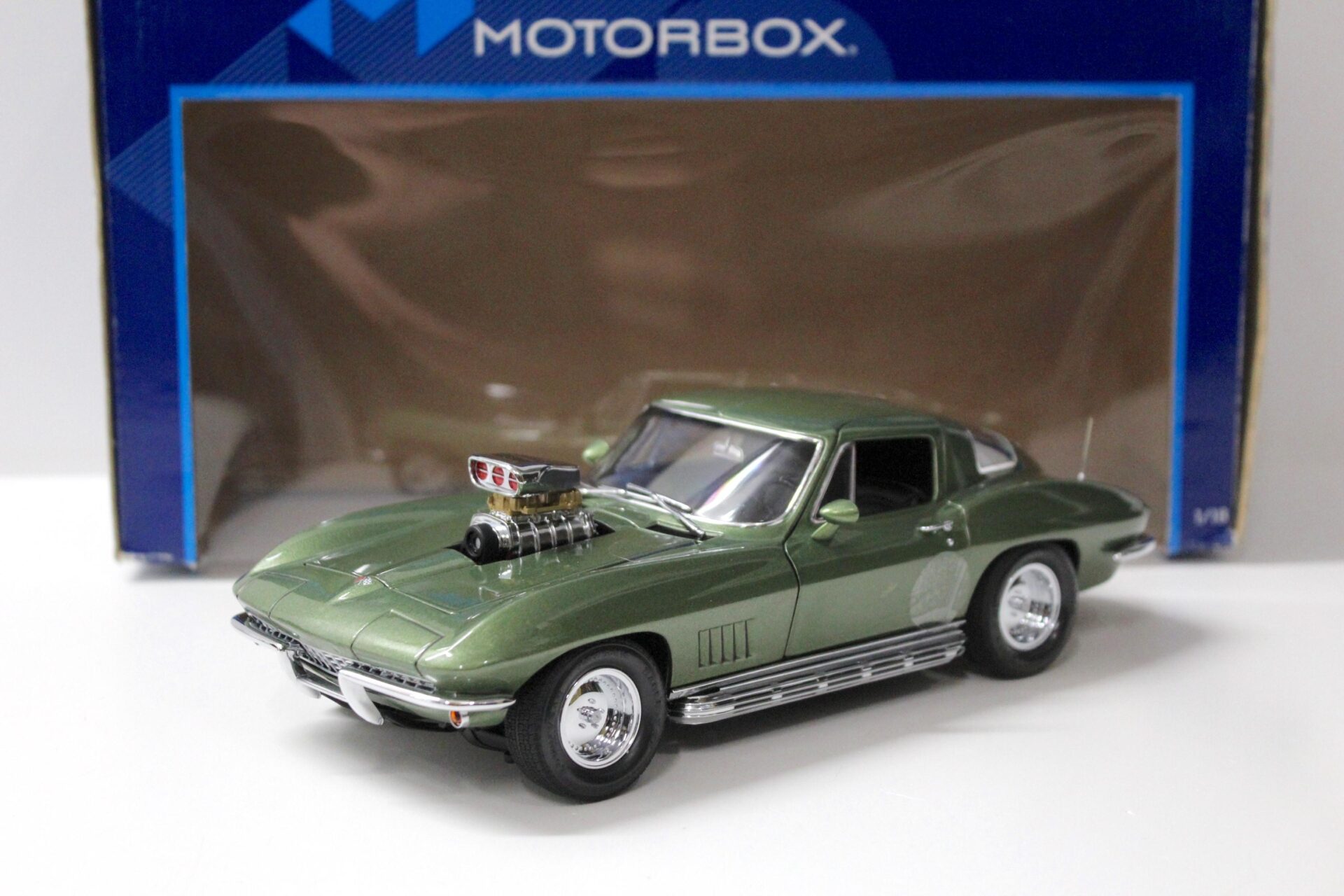 1:18 Exoto Motorbox Chevrolet Corvette C2 Stingray Street Rod green metallic