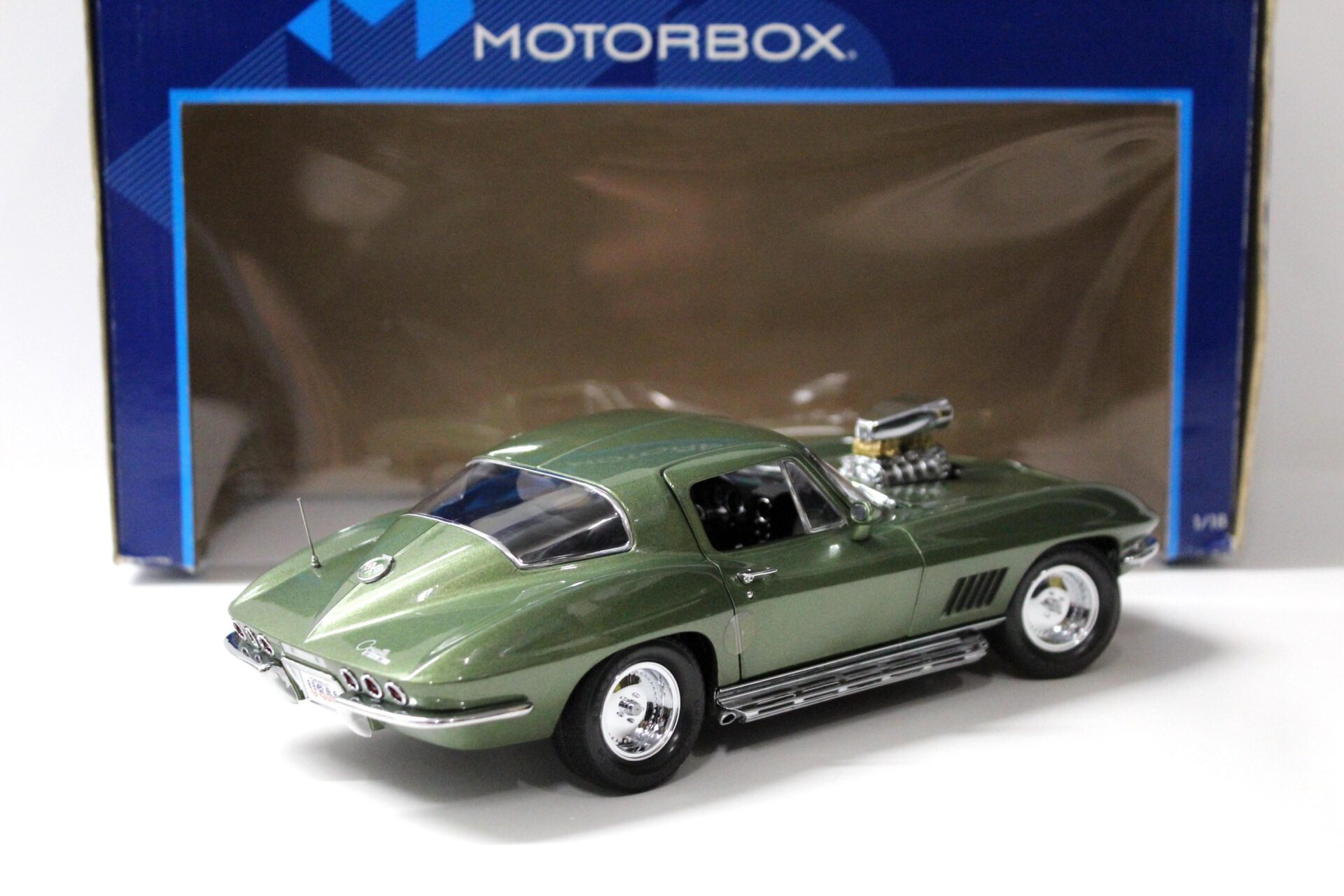 1:18 Exoto Motorbox Chevrolet Corvette C2 Stingray Street Rod green metallic