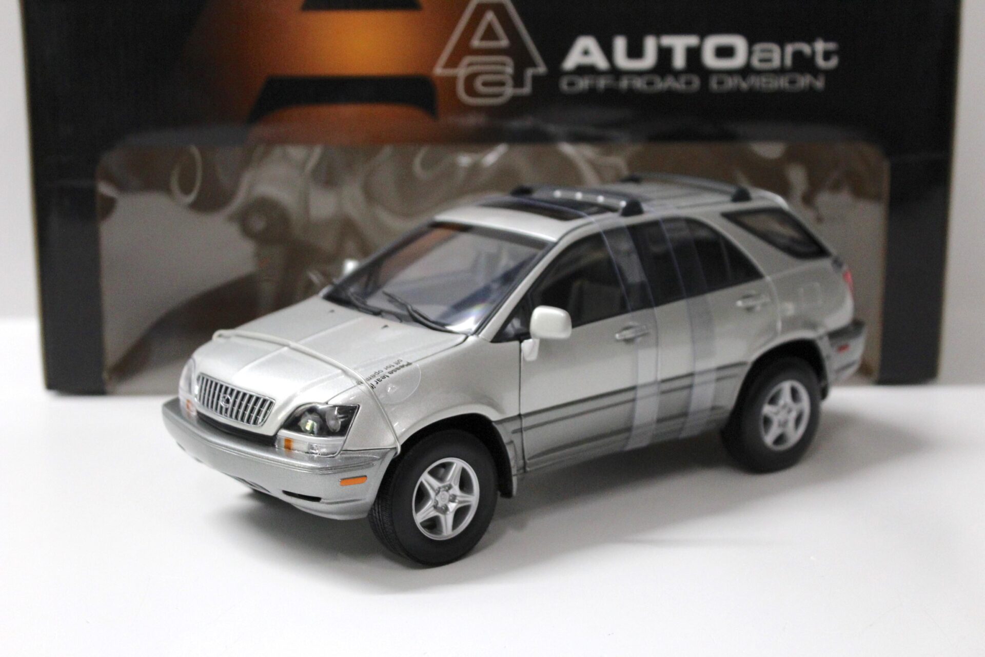 1:18 AUTOart Lexus RX300 silver metallic