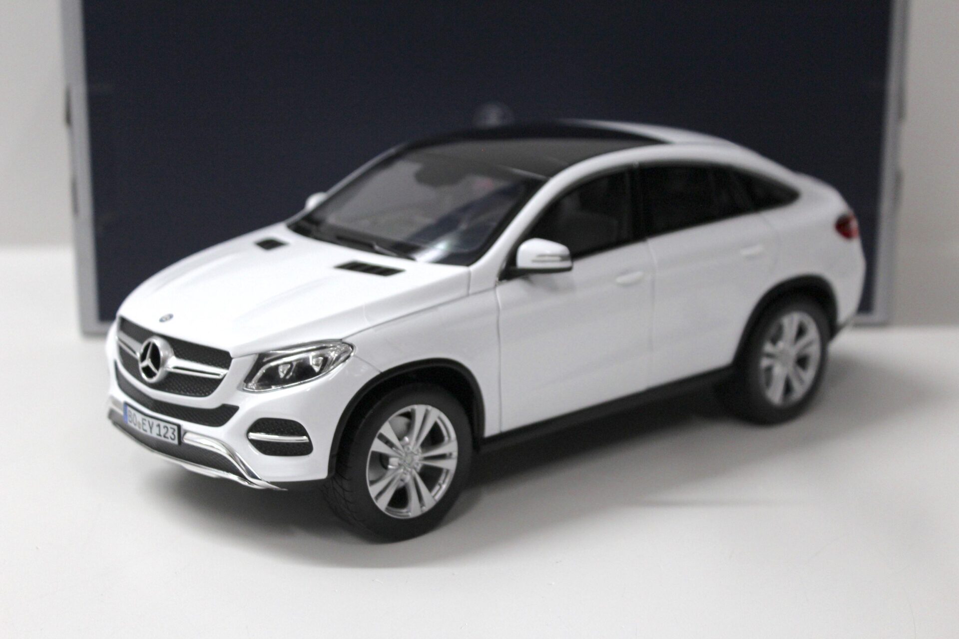 1:18 Norev Mercedes GLE Coupe 2015 white