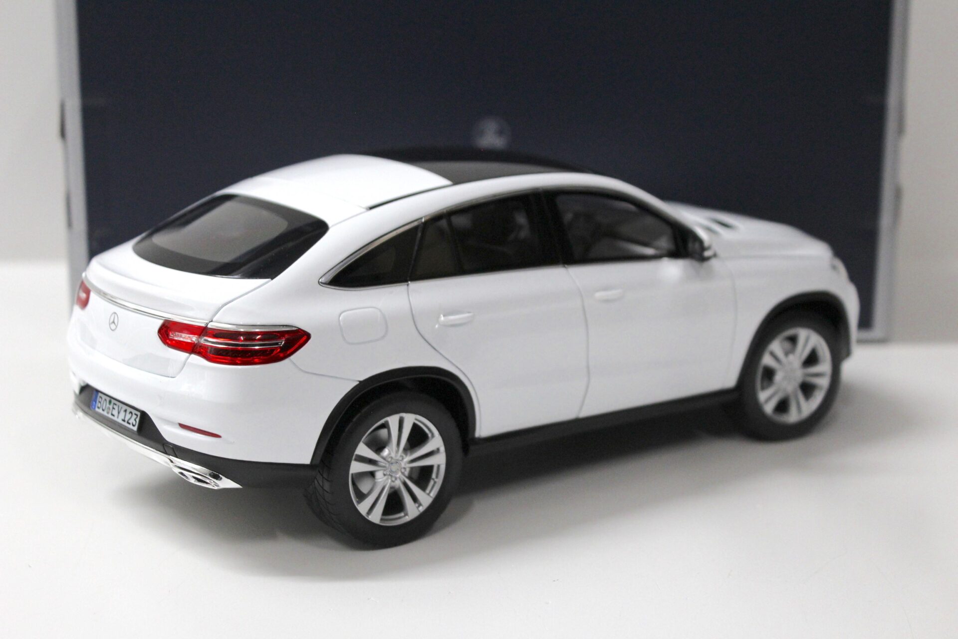 1:18 Norev Mercedes GLE Coupe 2015 white