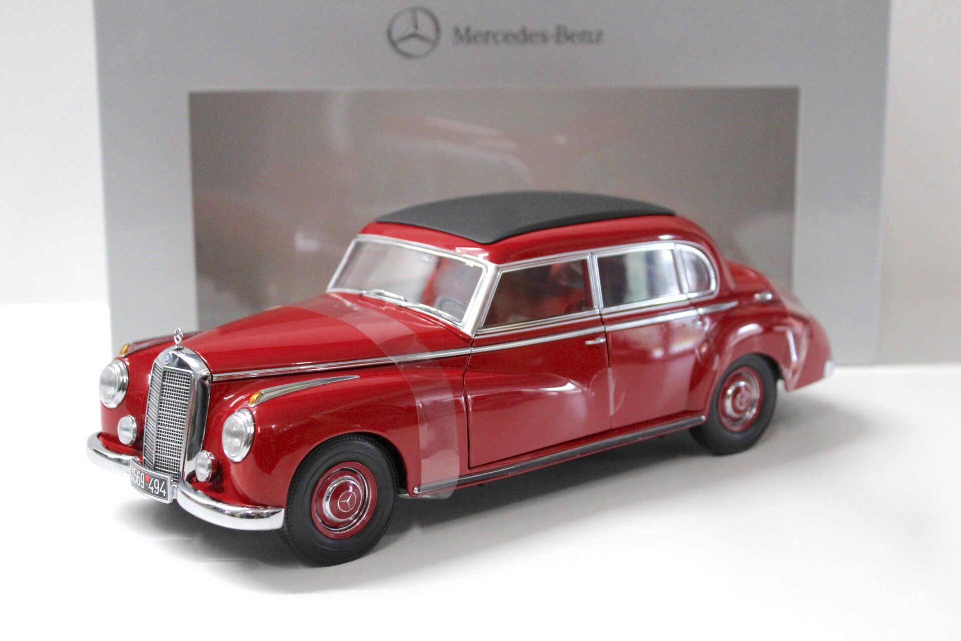 1:18 Norev Mercedes Typ 300 red 1955 DEALER VERSION