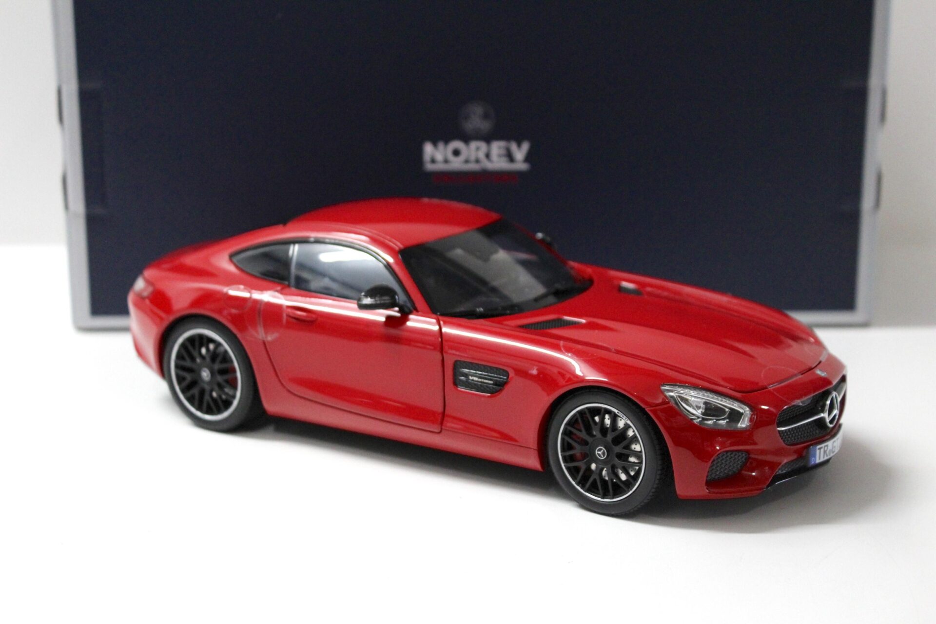 1:18 Norev Mercedes AMG GT Coupe 2015 red