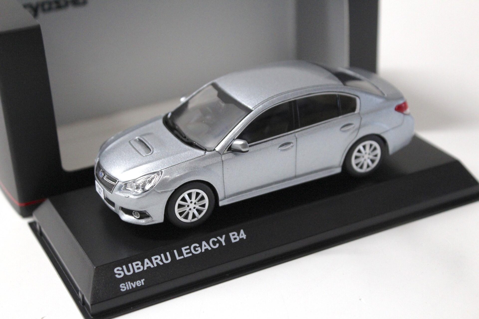1:43 Kyosho Subaru Legacy B4 Sedan ice silver metallic