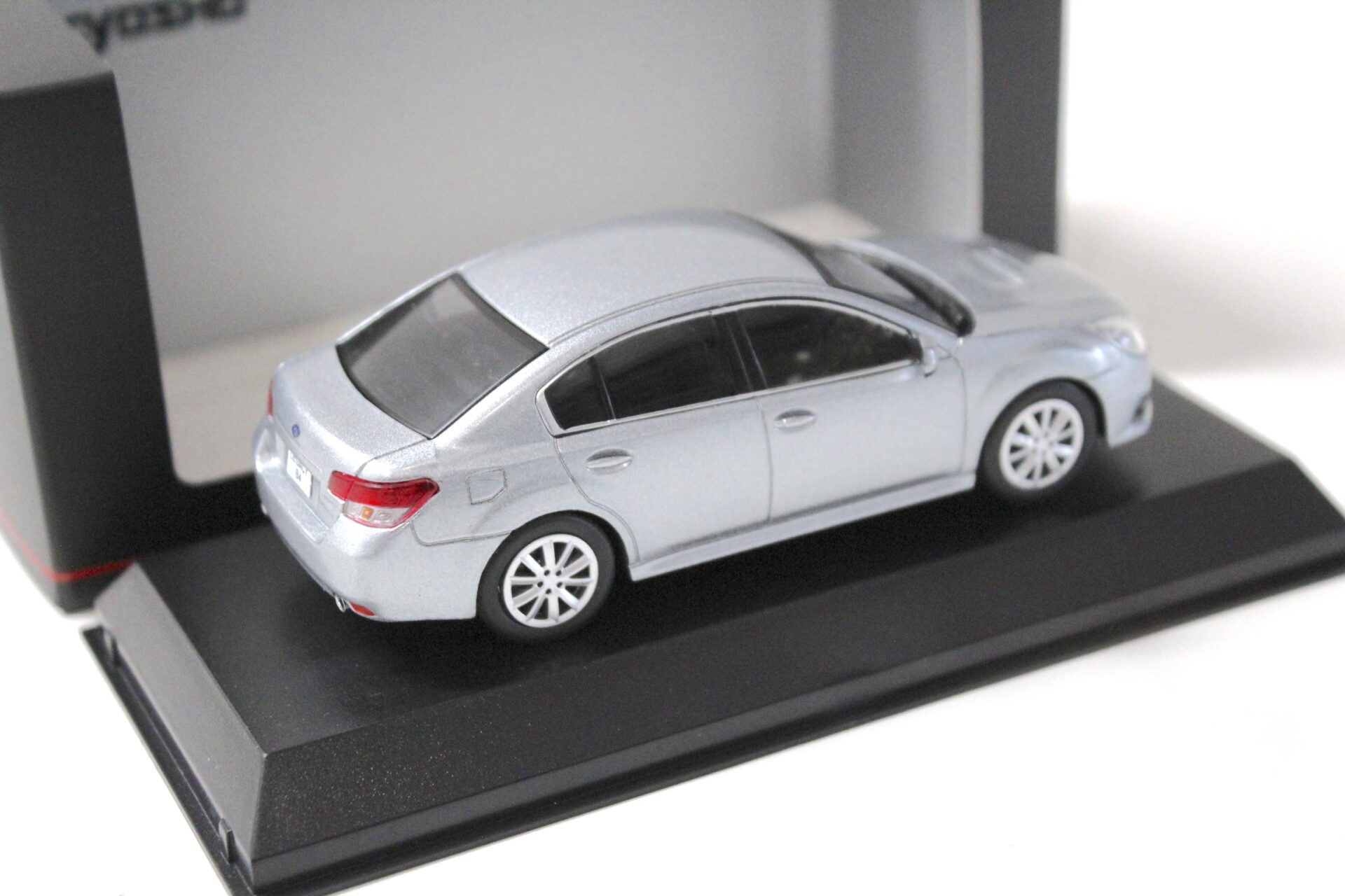 1:43 Kyosho Subaru Legacy B4 Sedan ice silver metallic