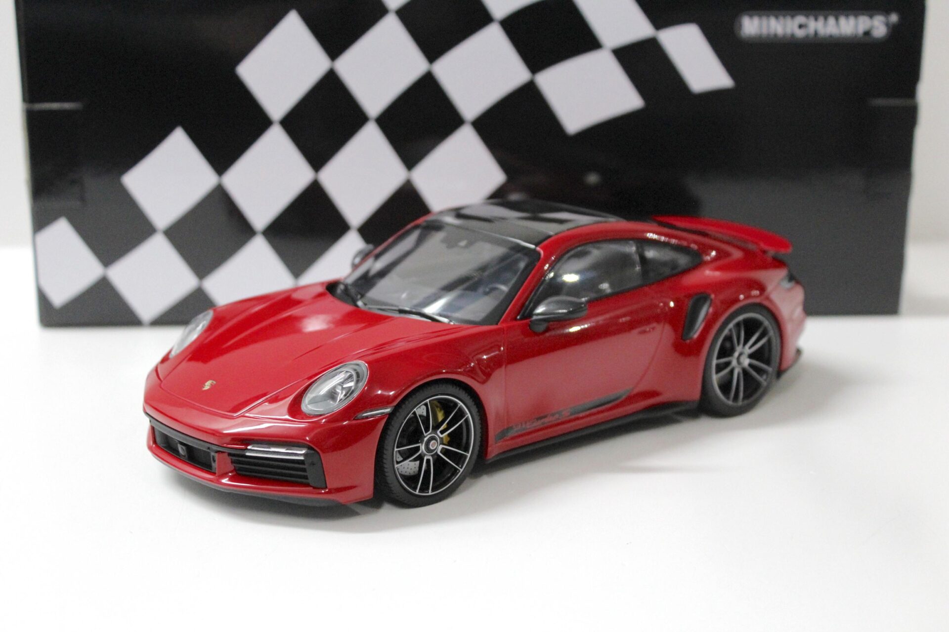 ID 54389 orig 1.jpg 1:18 Minichamps Porsche 911 (992) Turbo S Coupe 2020 red