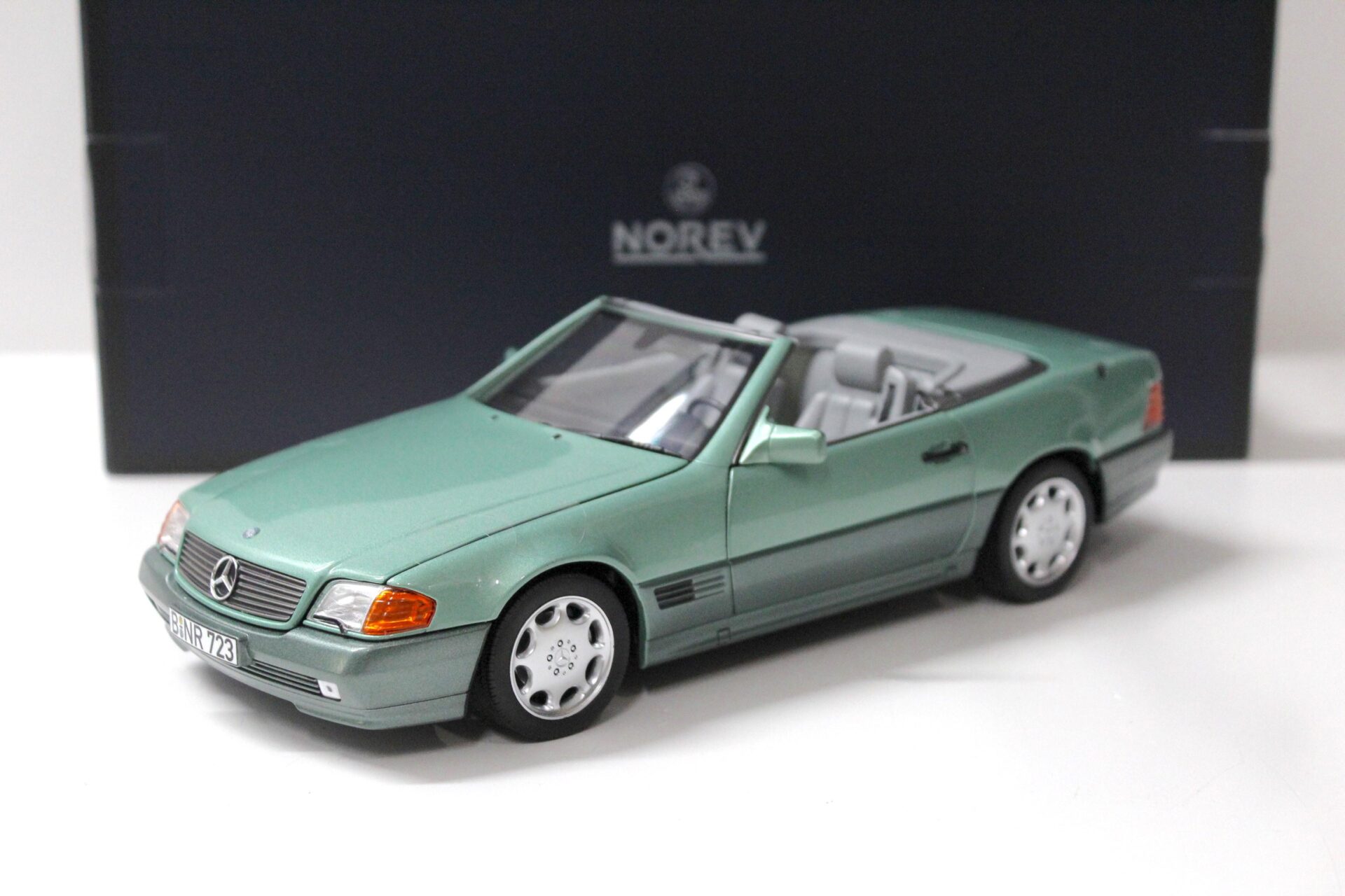 1:18 Norev Mercedes 500SL Cabriolet R129 green metallic 1989 LIMITED 200 pcs.
