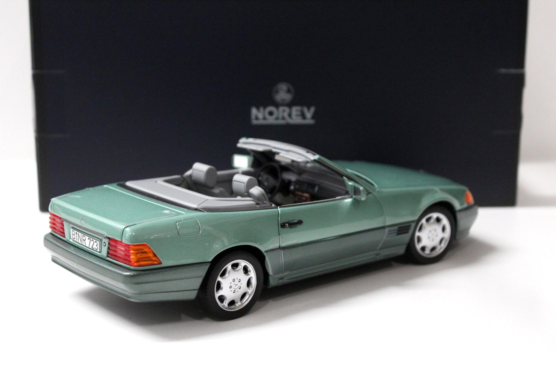1:18 Norev Mercedes 500SL Cabriolet R129 green metallic 1989 LIMITED 200 pcs.
