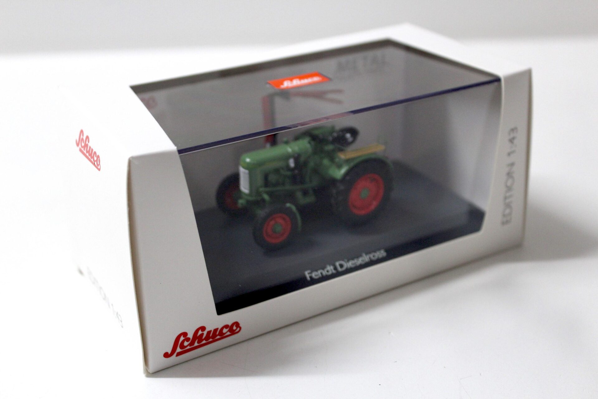 1:43 Schuco Fendt F20G Dieselross Traktor mit Mähbalken green