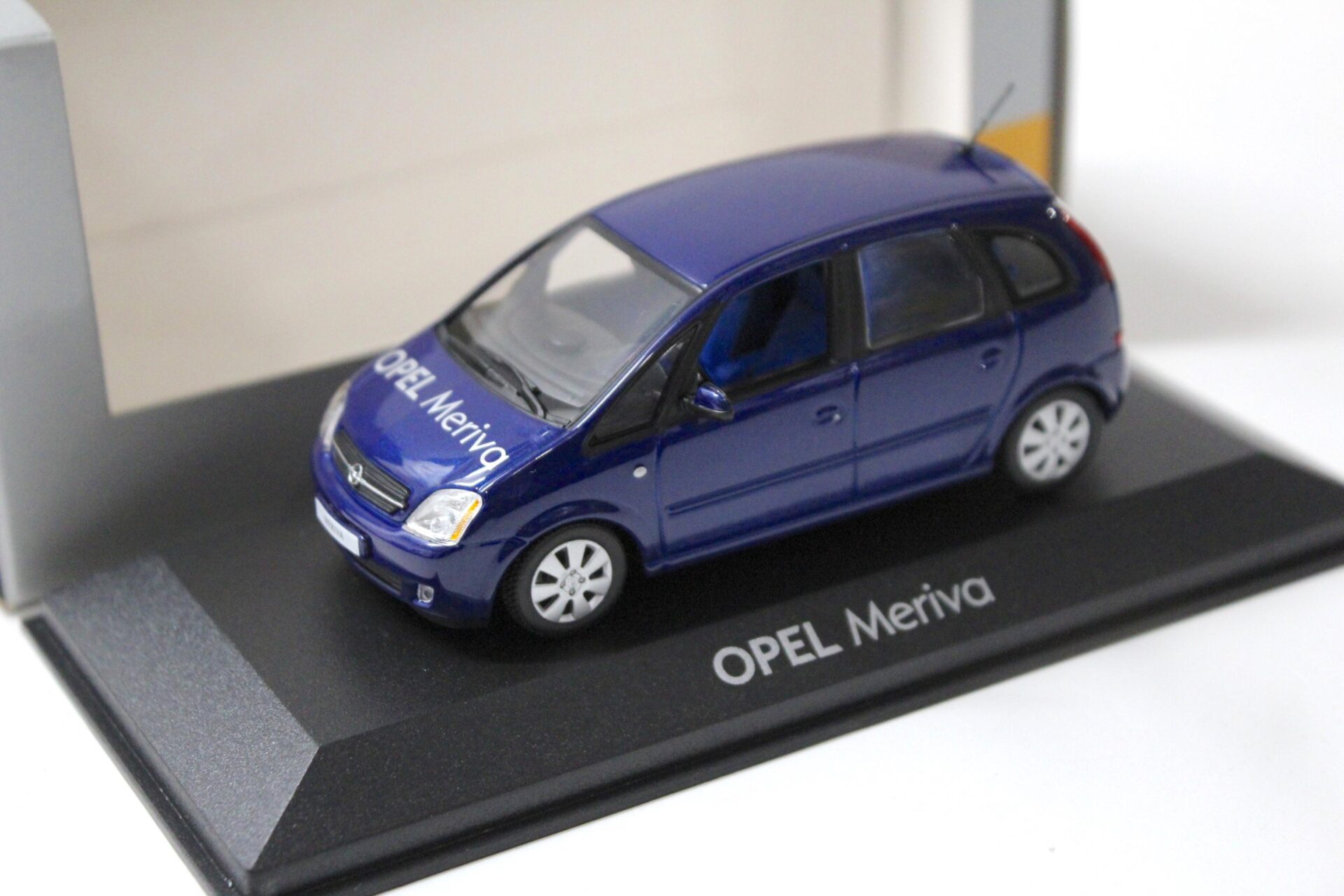 1:43 Minichamps Opel Meriva blue metallic DEALER VERSION